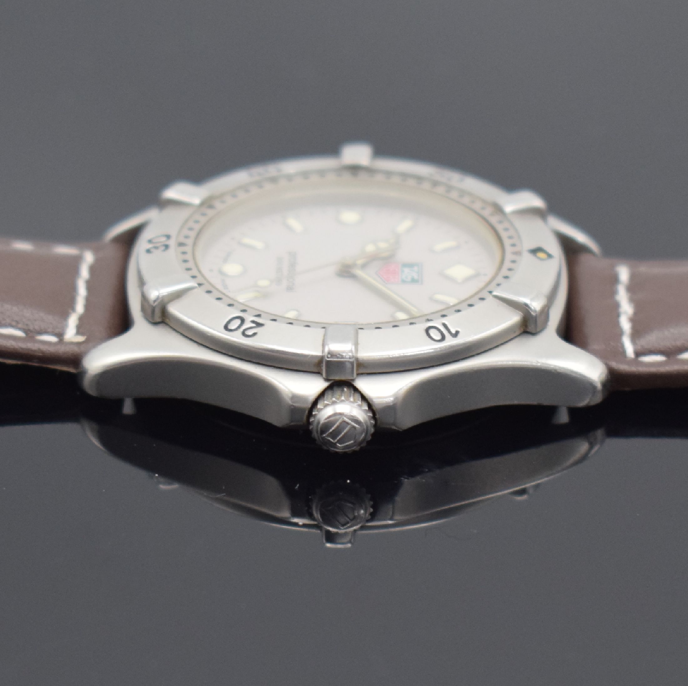 Detail b: TAG HEUER Professional Herrenarmbanduhr in Stahl, Schweiz um 1995, quarz, Ref. WE 1111 -R, matt. Geh., Boden & Krone verschr., Lünette m. 60er ...