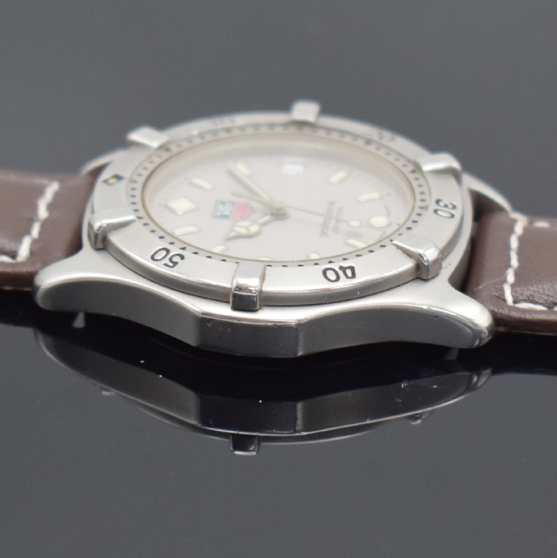 Detail c: TAG HEUER Professional Herrenarmbanduhr in Stahl, Schweiz um 1995, quarz, Ref. WE 1111 -R, matt. Geh., Boden & Krone verschr., Lünette m. 60er ...