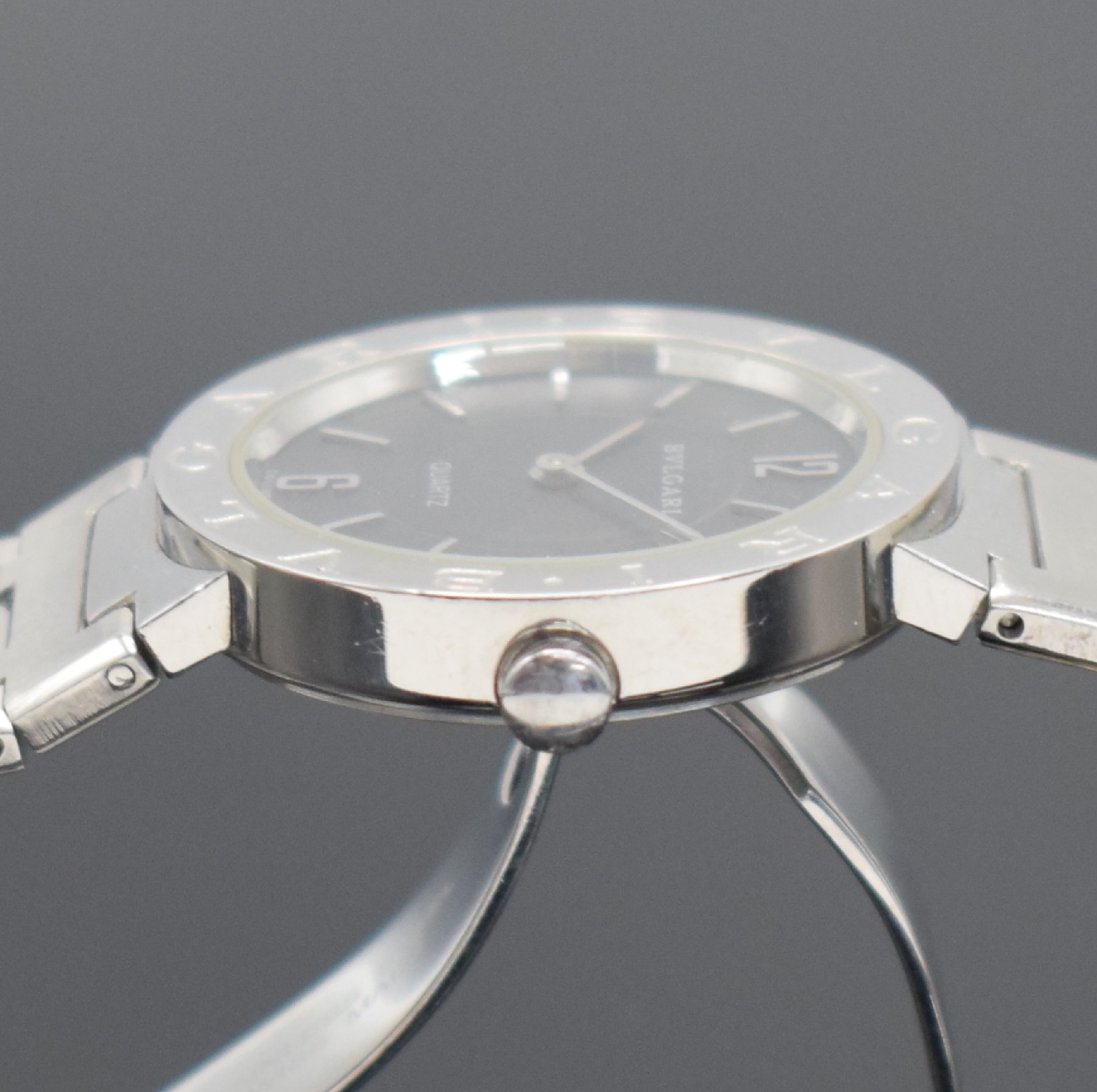 Detail d: BULGARI Armbanduhr in Stahl, Schweiz um 2000, quarz, Ref. BB 33 SS, orig. Gliederband m. Faltschl., Boden aufgedr., Lünette m. Bulgari-Gravur, ...