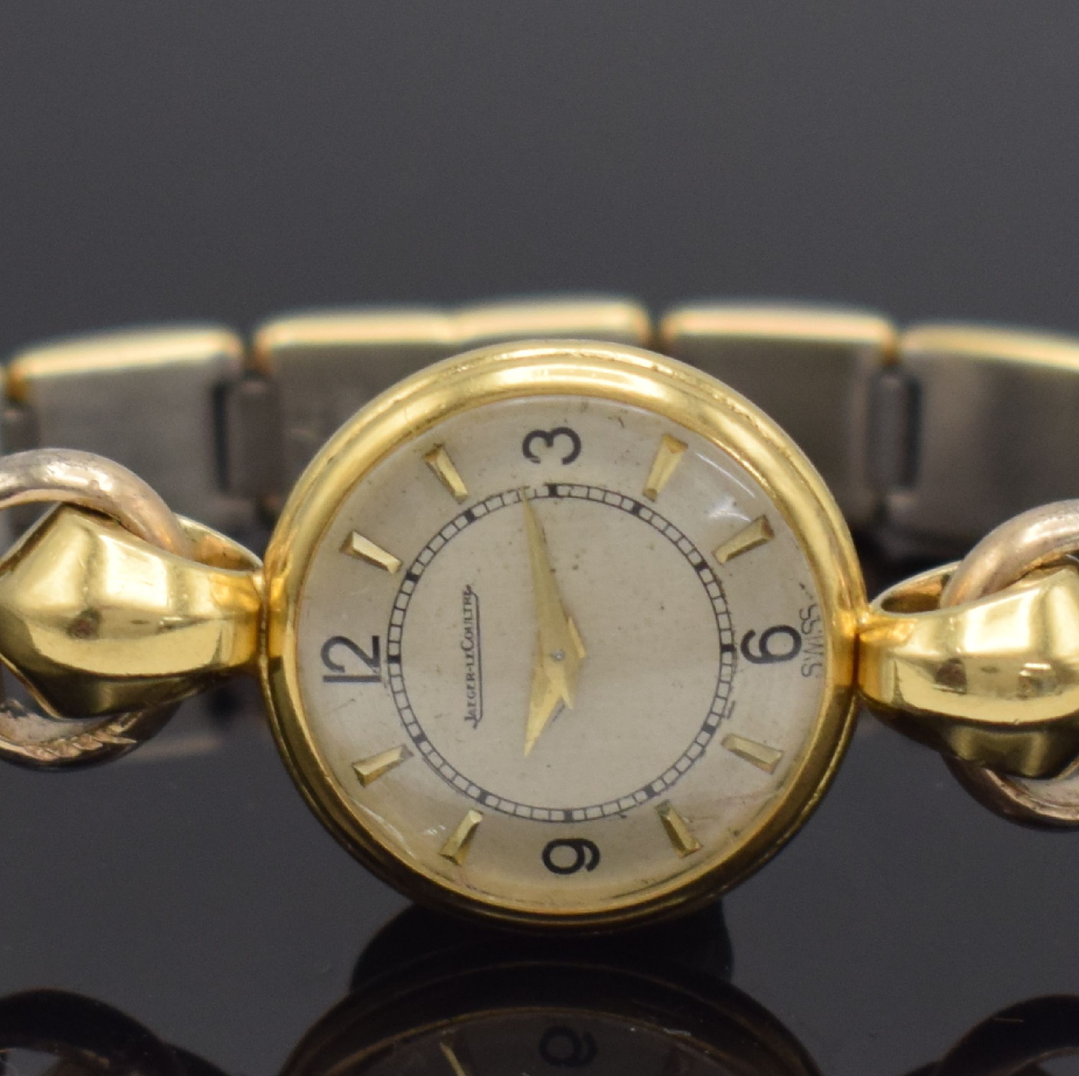 Detail a: Jaeger-LeCoultre Damenarmbanduhr in GG 750/000, Schweiz um 1940, Handaufzug sog. Backwinder, 2-teil. Geh., Boden 2-fach verschr., neutr. verg. Band ...