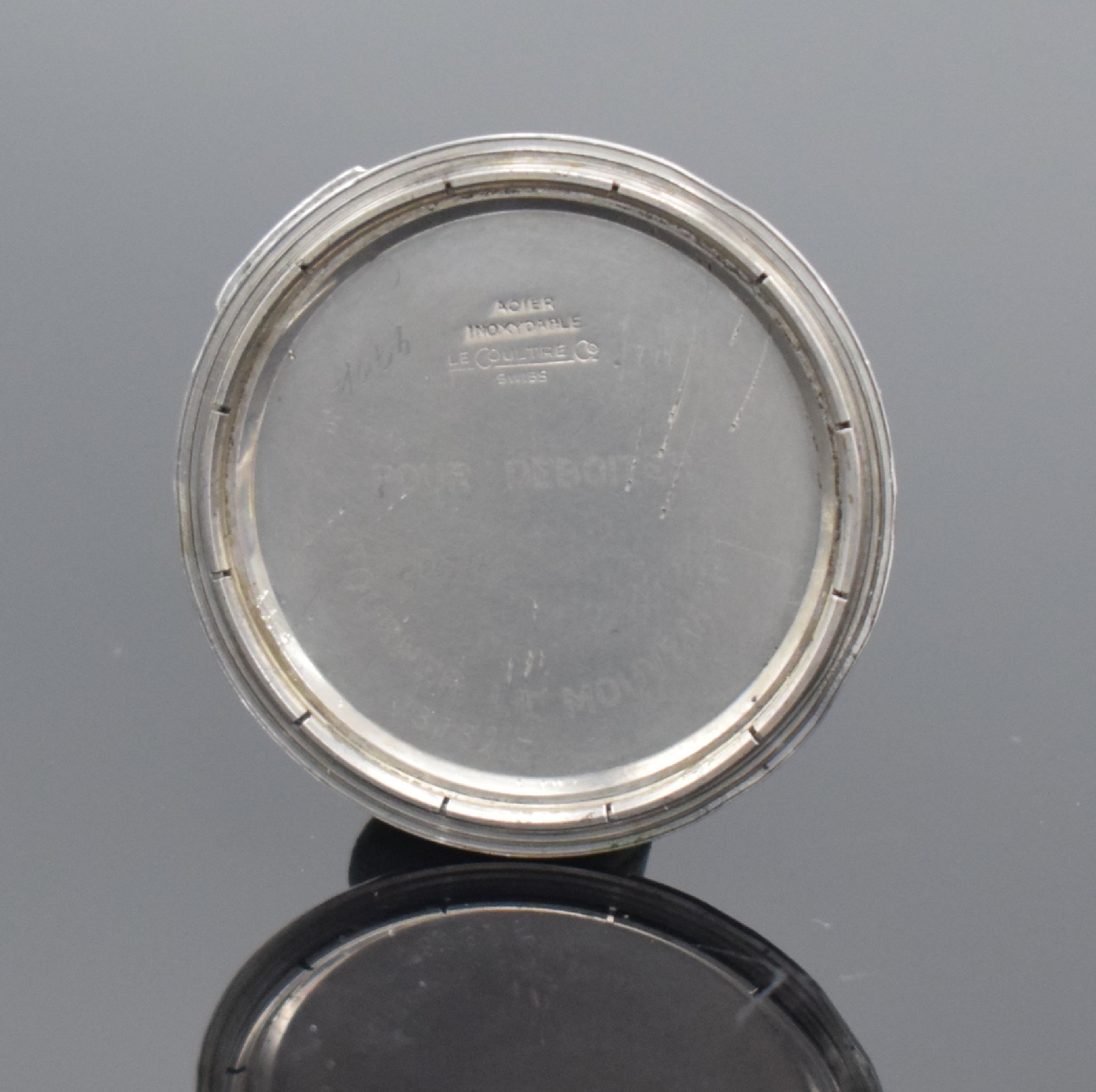 Detail g: Jaeger-LeCoultre Herrenarmbanduhr, Schweiz um 1945, Handaufzug, verchr. Gehäuse, Edelstahlboden aufgedr., silb. Zifferbl. m. gold. arab. Zahlen & ...