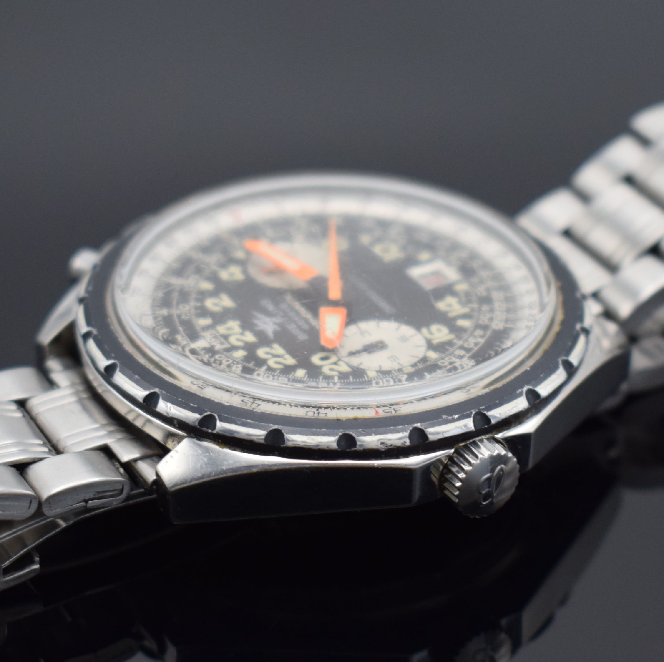 Detail b: BREITLING Cosmonaute Chrono-Matic Herrenchronograph Referenz 1809, Schweiz um 1969, Automatik, Edelstahlgeh. inkl. neutr. Gliederband m. Faltschl., ...