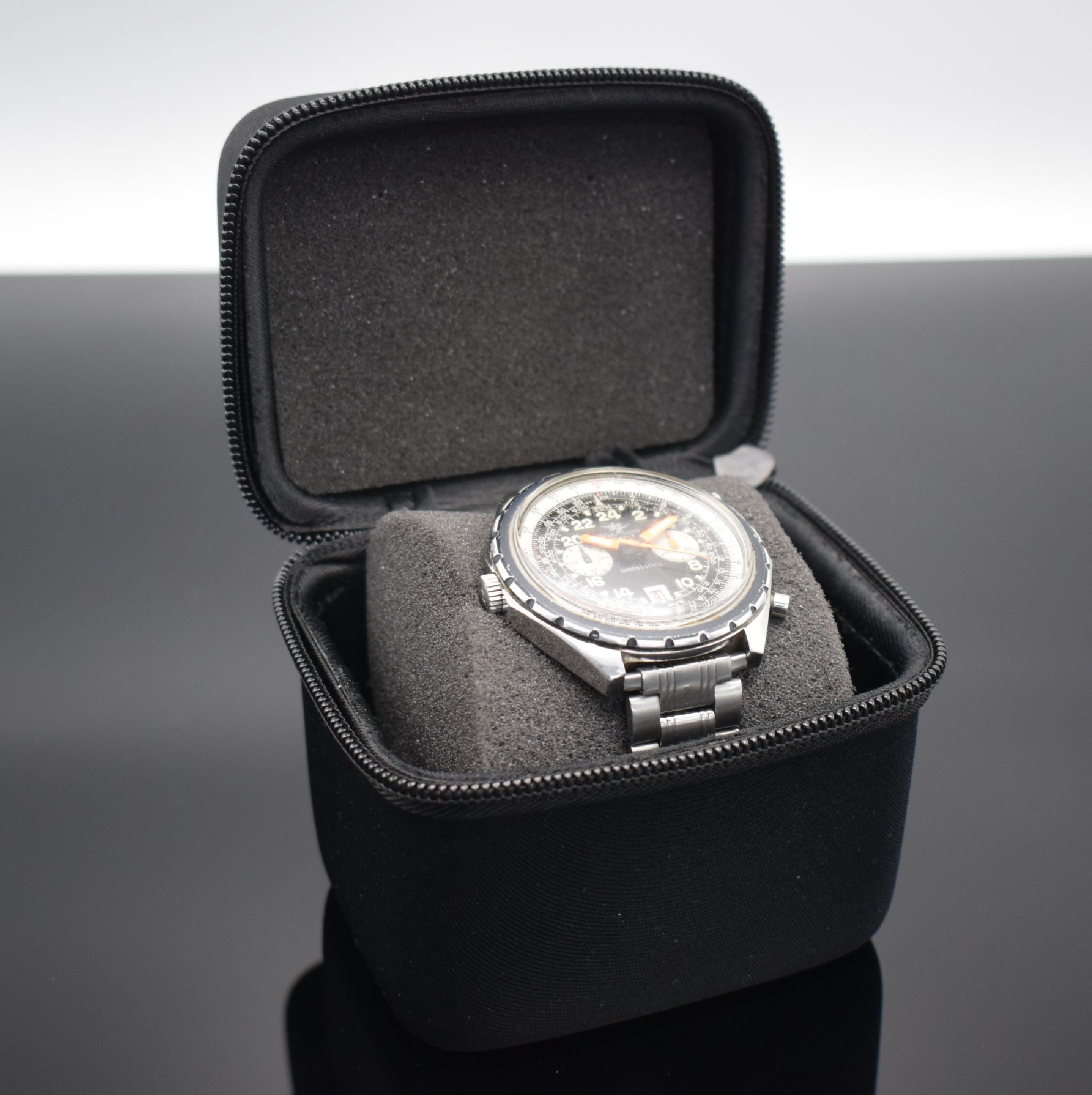 Detail f: BREITLING Cosmonaute Chrono-Matic Herrenchronograph Referenz 1809, Schweiz um 1969, Automatik, Edelstahlgeh. inkl. neutr. Gliederband m. Faltschl., ...