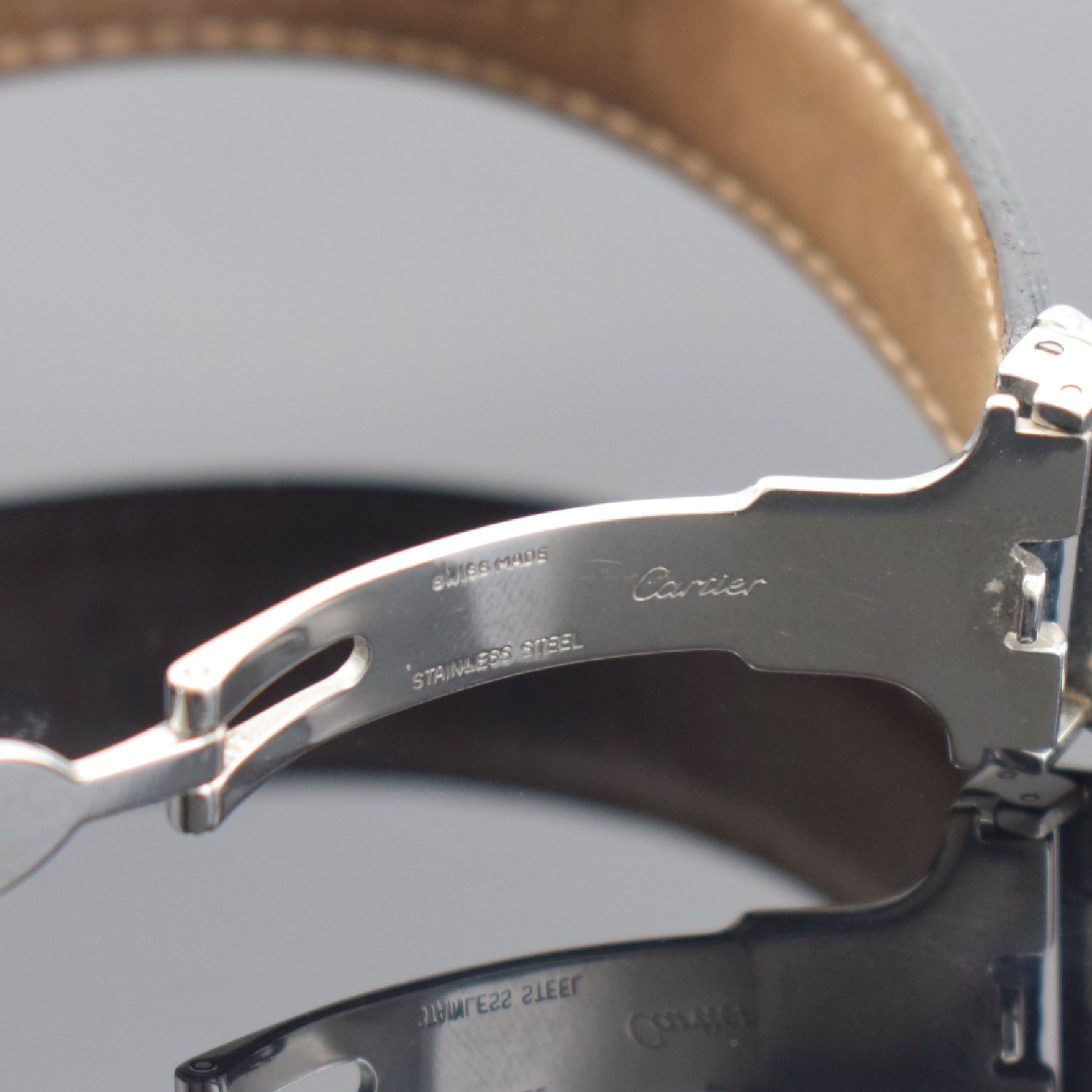 Detail b: CARTIER Must De Cartier Ronde, Schweiz um 2000, quarz, Ref. 1815 1, Sterlingsilbergeh., Boden 8-fach verschr., orig. Lederband m. orig. Faltschl. in ...