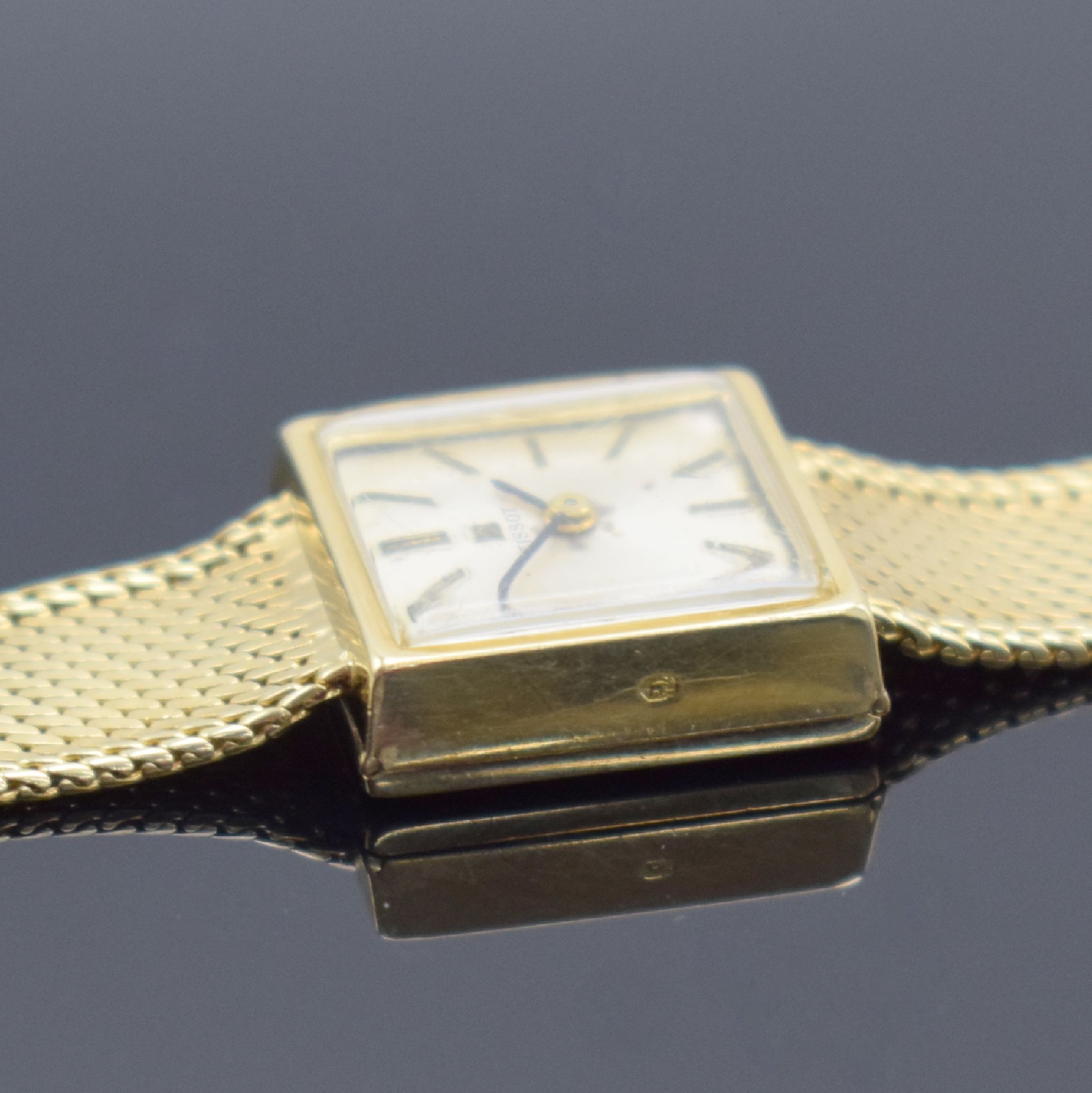 Detail d: TISSOT Damenarmbanduhr in GG 585/000, Schweiz um 1965, Handaufzug, Geh. an Goldband in GG 585/000, Boden aufgedr., silb. Zifferbl. pat./fl., aufgel. ...