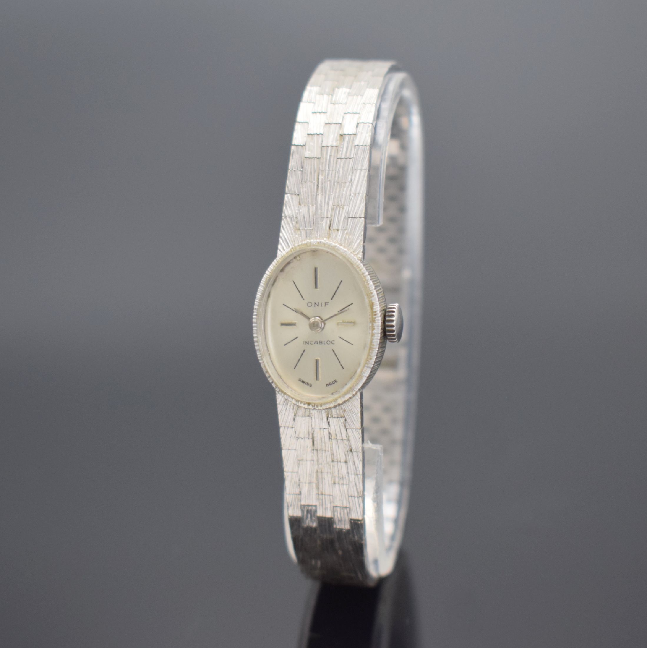 ONIF Damenarmbanduhr in WG 750/000, Schweiz 1960er Jahre, Handaufzug, Boden aufgedr., silb. Zifferbl. m. silb. Zeigern, aufgel. Std.- & Strich-Ind., ...