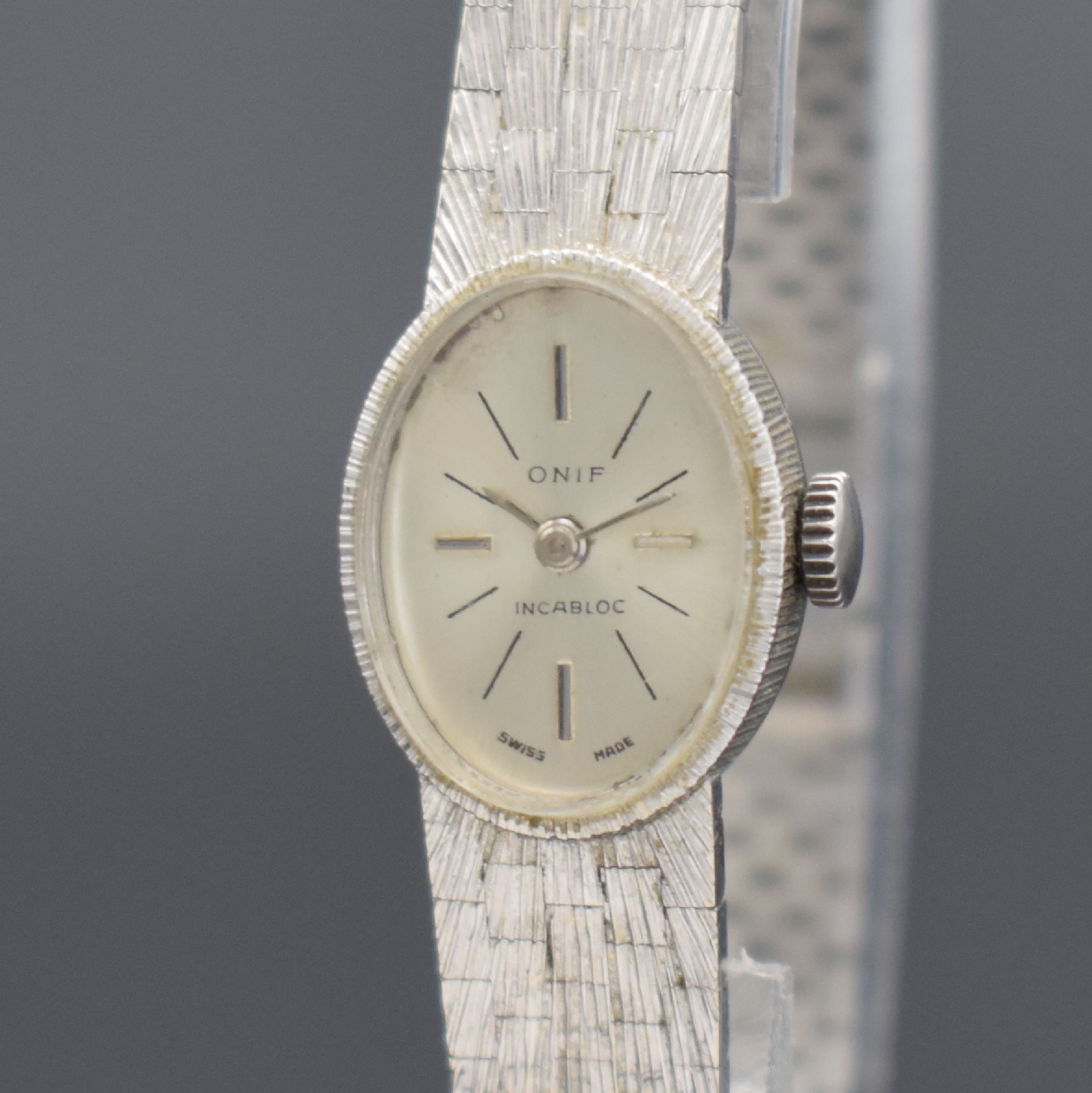 Detail a: ONIF Damenarmbanduhr in WG 750/000, Schweiz 1960er Jahre, Handaufzug, Boden aufgedr., silb. Zifferbl. m. silb. Zeigern, aufgel. Std.- & Strich-Ind., ...