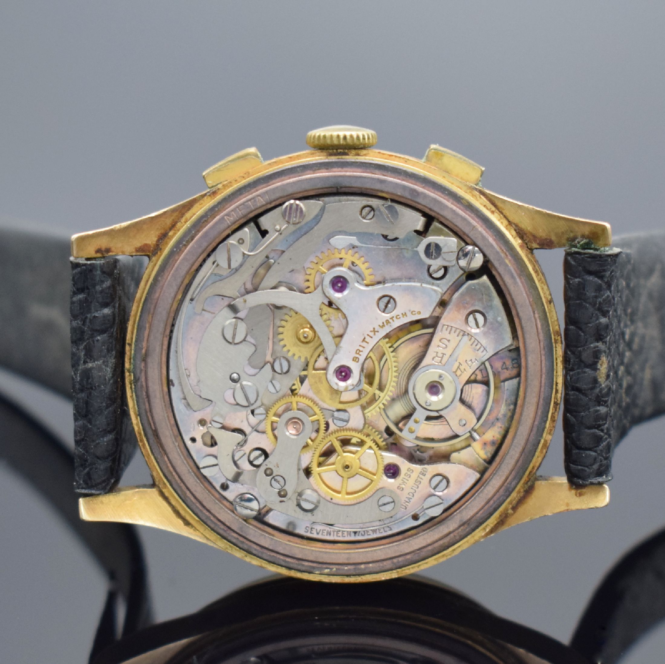 Detail e: BRITIX Herrenarmbanduhr mit Chronograph in GG 750/000, Schweiz um 1950, Handaufzug, Geh. dell., Boden & Glasrand aufgedr., Zifferbl. m. arab. Zahlen ...