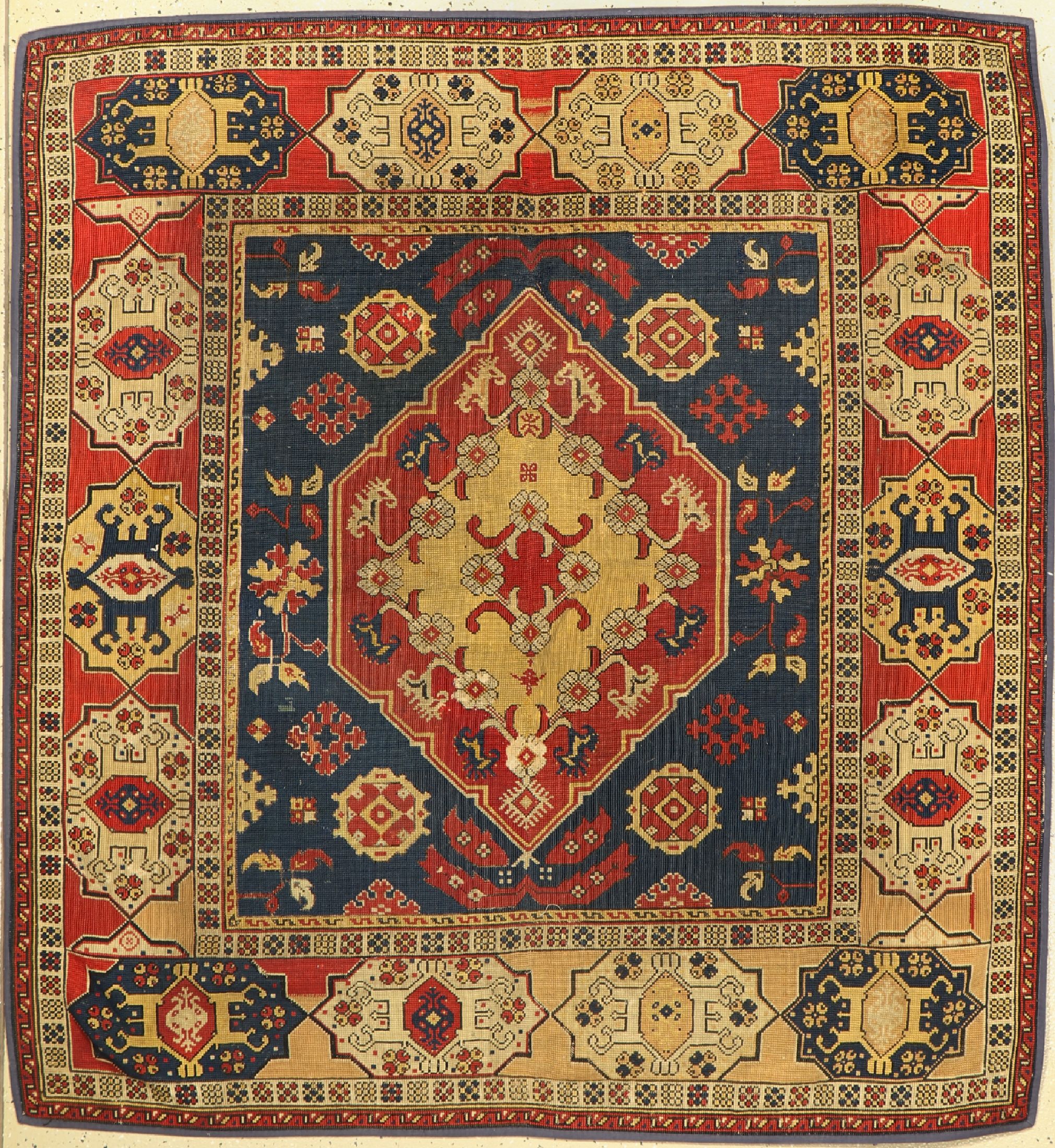 Needlepoint, Großberitannien, um 1920, Wolle auf Baumwolle, ca. 158 x 147 cm, (Transylvanische Muster), EHZ: 4