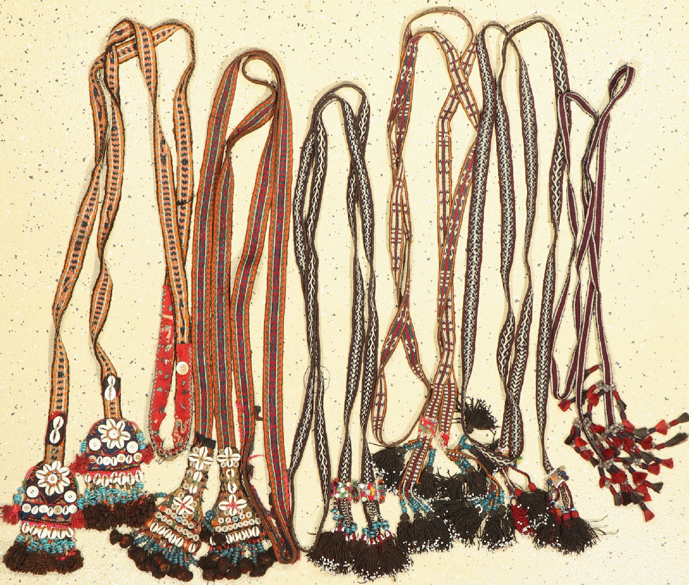 6 Pferde Schmuckbänder, Turkmenistan, ca. 60 Jahre, Wolle mit Kaurimuscheln, ca. 390 x 4cm, EHZ: 2