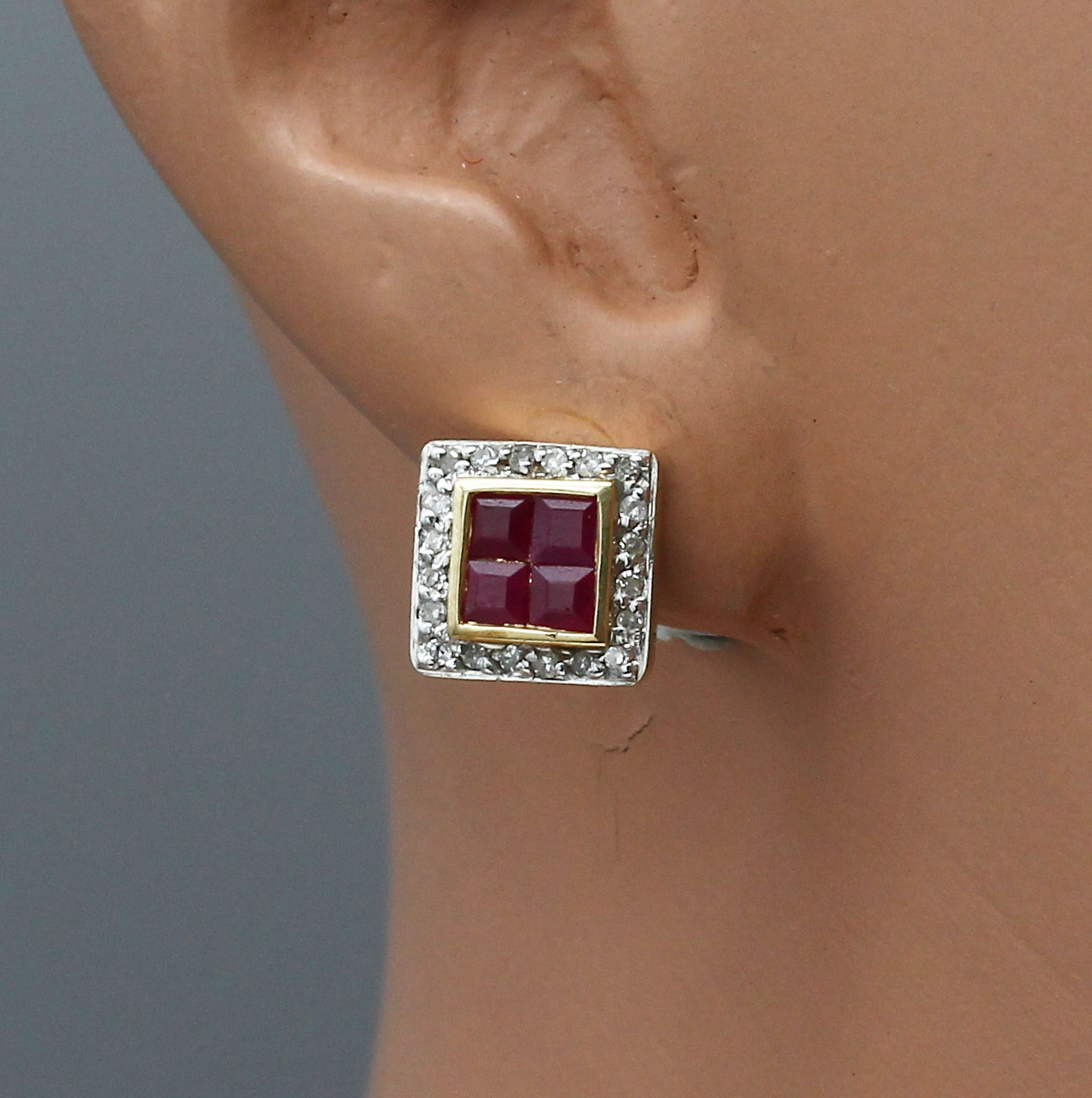 Detail a: Paar 14 kt Gold Rubin-Diamant-Ohrstecker, GG 585/000, quadratisch, insg. 8 Rubin-Carreeszus. ca. 0.50 ct und 40 8/8-Diamanten zus. ca.0.30 ct ...