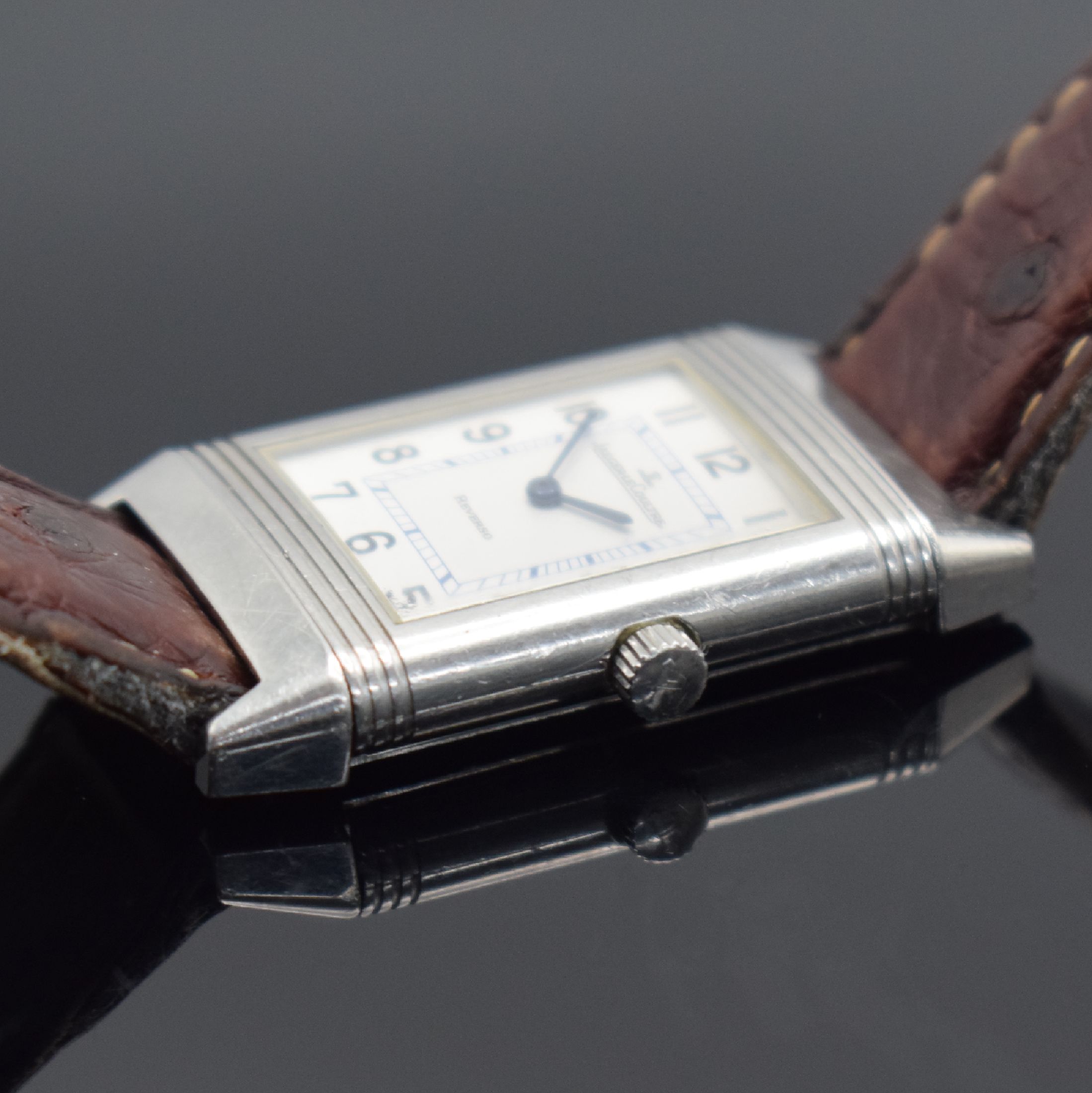Detail b: Jaeger-LeCoultre Reverso Armbanduhr in Stahl, Schweiz um 2000, quarz, Ref. 252.8.08, um 180 Grad drehb. Wendegeh., neutr. Lederband m. orig. ...