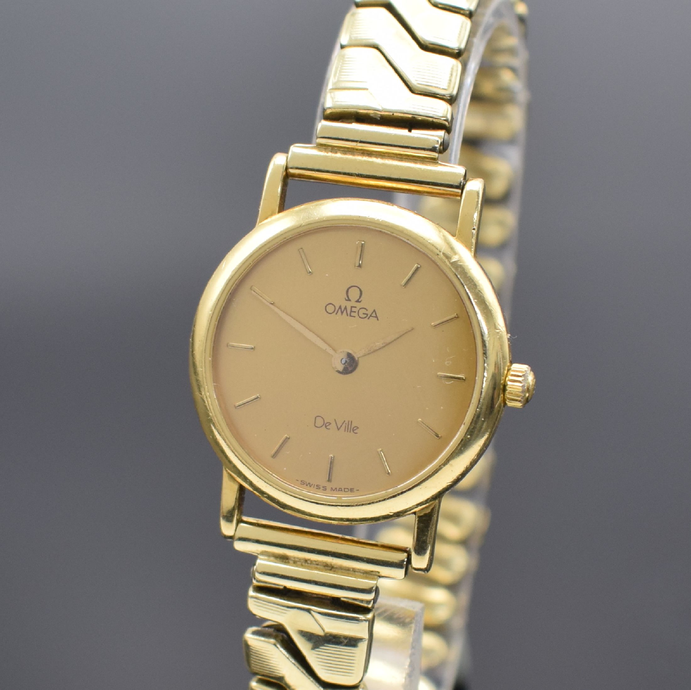 Detail a: OMEGA De Ville Damenarmbanduhr in GG 750/000, Schweiz verk. lt. beil. Garantiekarte 08/1994, quarz, Boden aufgedr., neutr. Flexband in GG 585/000, ...