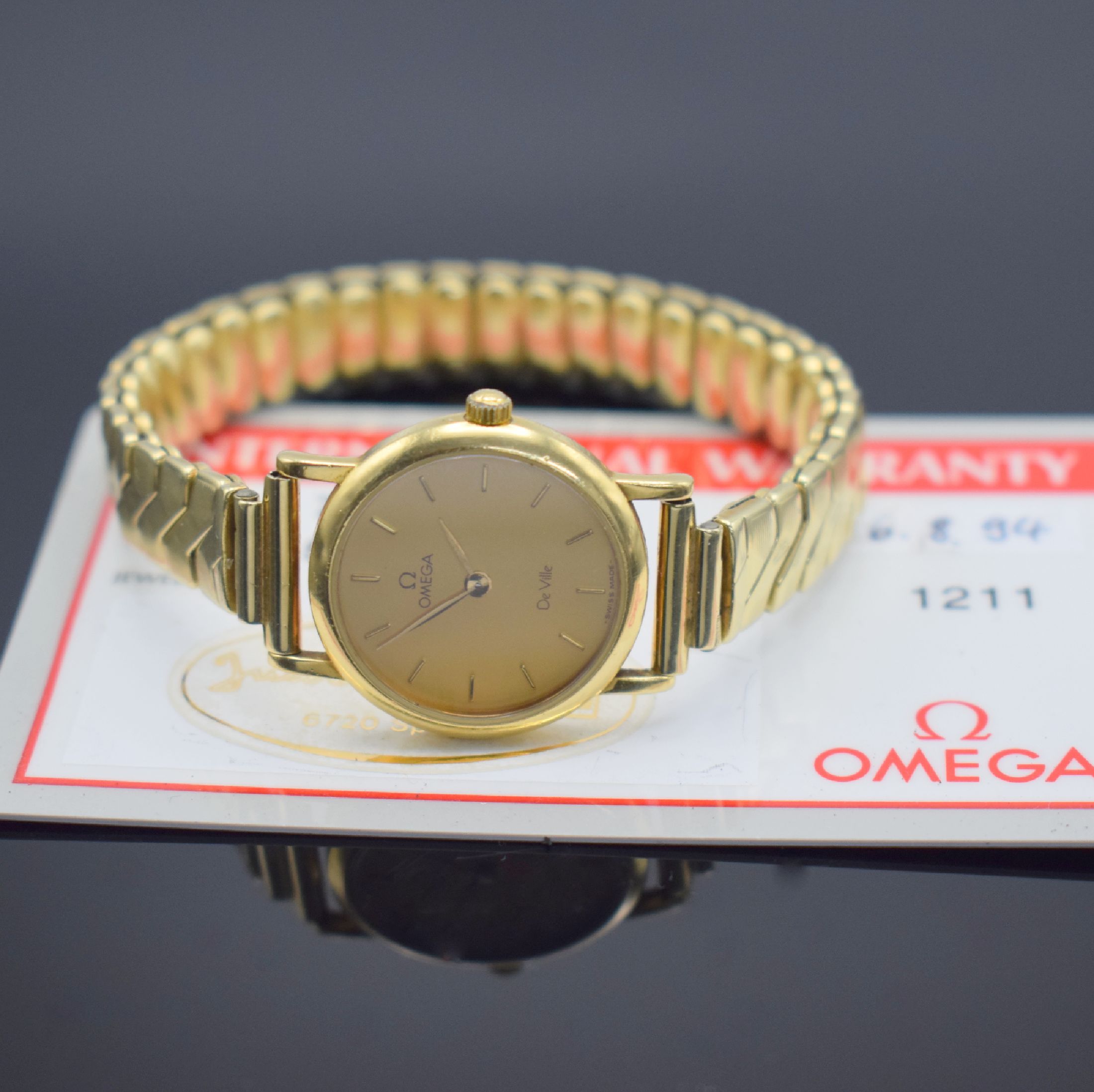 Detail d: OMEGA De Ville Damenarmbanduhr in GG 750/000, Schweiz verk. lt. beil. Garantiekarte 08/1994, quarz, Boden aufgedr., neutr. Flexband in GG 585/000, ...