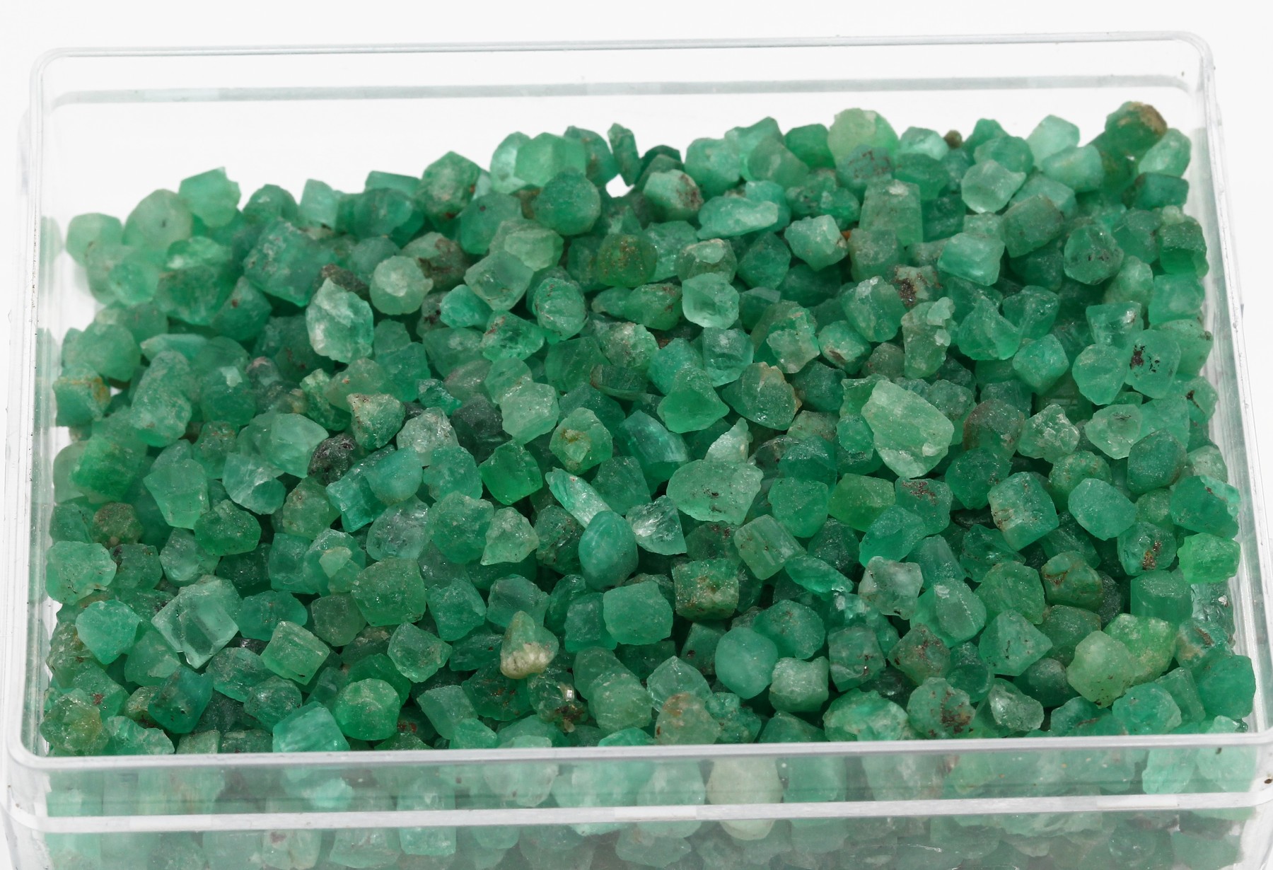 Detail a: Lot Smaragd Rohsteine zus. ca. 420 ct, feine Qualität