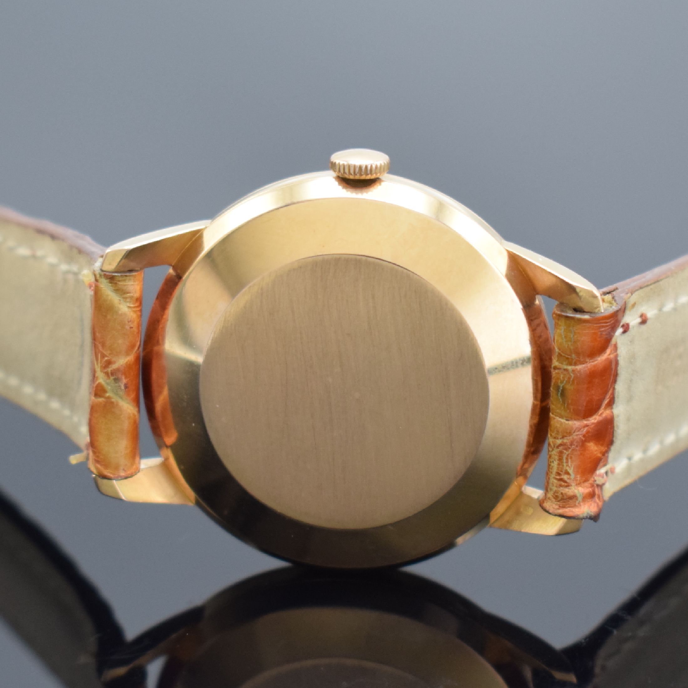 Detail c: IWC Herrenarmbanduhr in RoseG 750/000, Schweiz um 1962, Automatik, 3-tlg. Geh., Boden & Glasrand aufgedr., silb. Zifferbl. rest., rotgold. Zeiger, ...