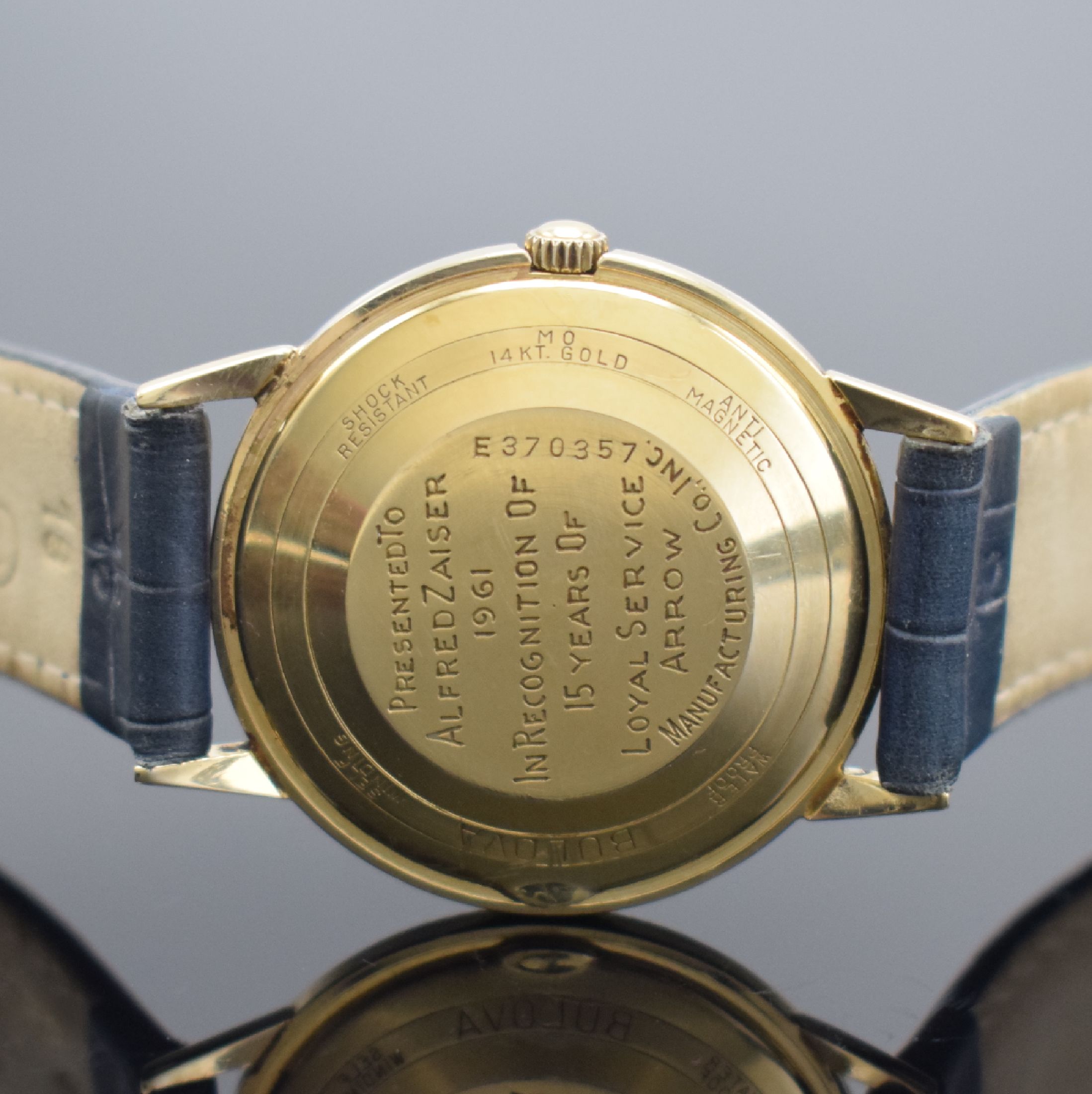 Detail b: BULOVA Self Winding Armbanduhr in GG 585/000, USA um 1960, Automatik, gedr. Geh. m. Riffel-Lünette, Boden m. Widmungsgrav., 1 Anstoß rep., silb. ...