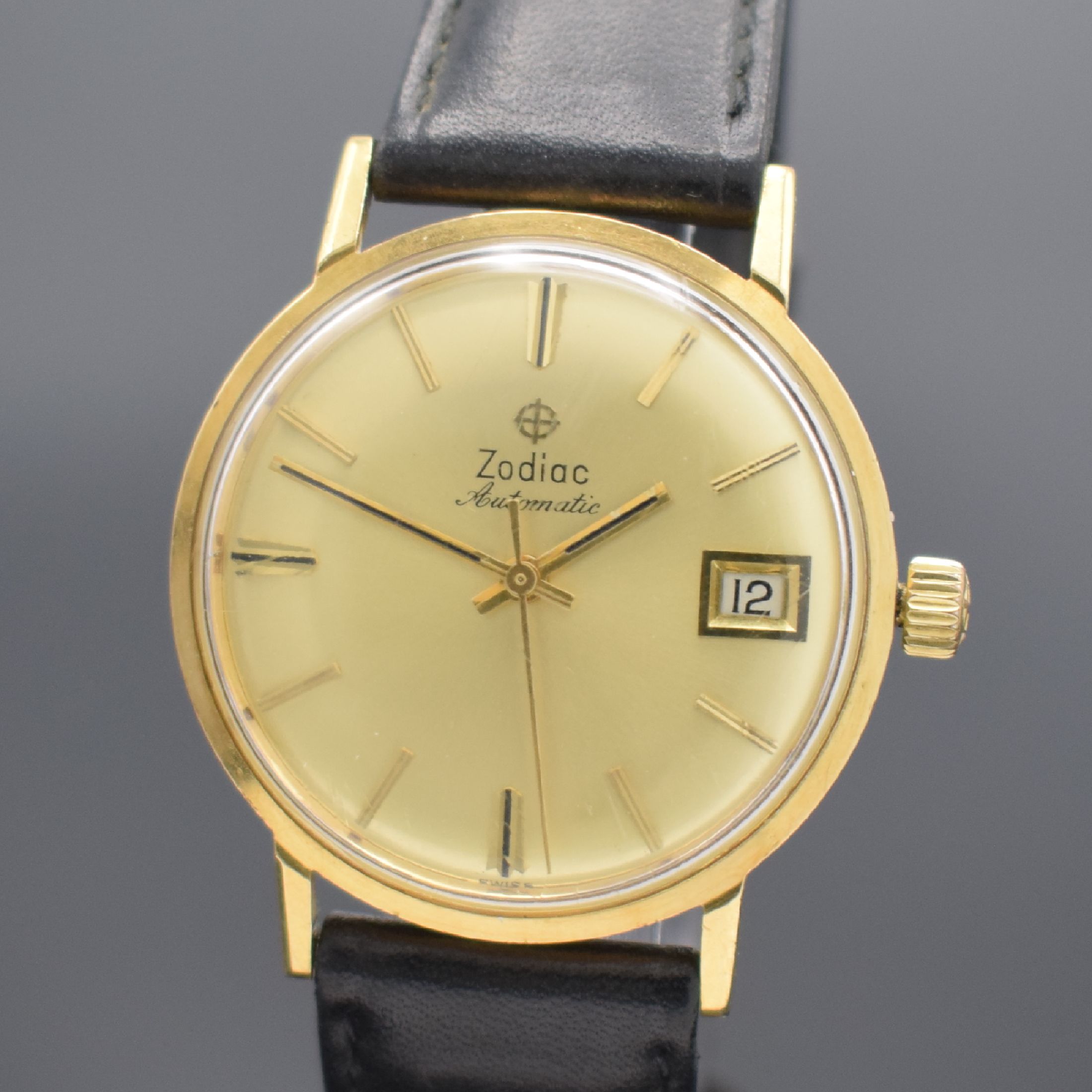 Detail a: ZODIAC Armbanduhr in GG 750/000, Schweiz um 1965, Automatik, 2-tlg. Geh., Boden aufgedr., gold. Zifferbl. m. aufges. gold. Indizes, Datum b. 3, rhod. ...