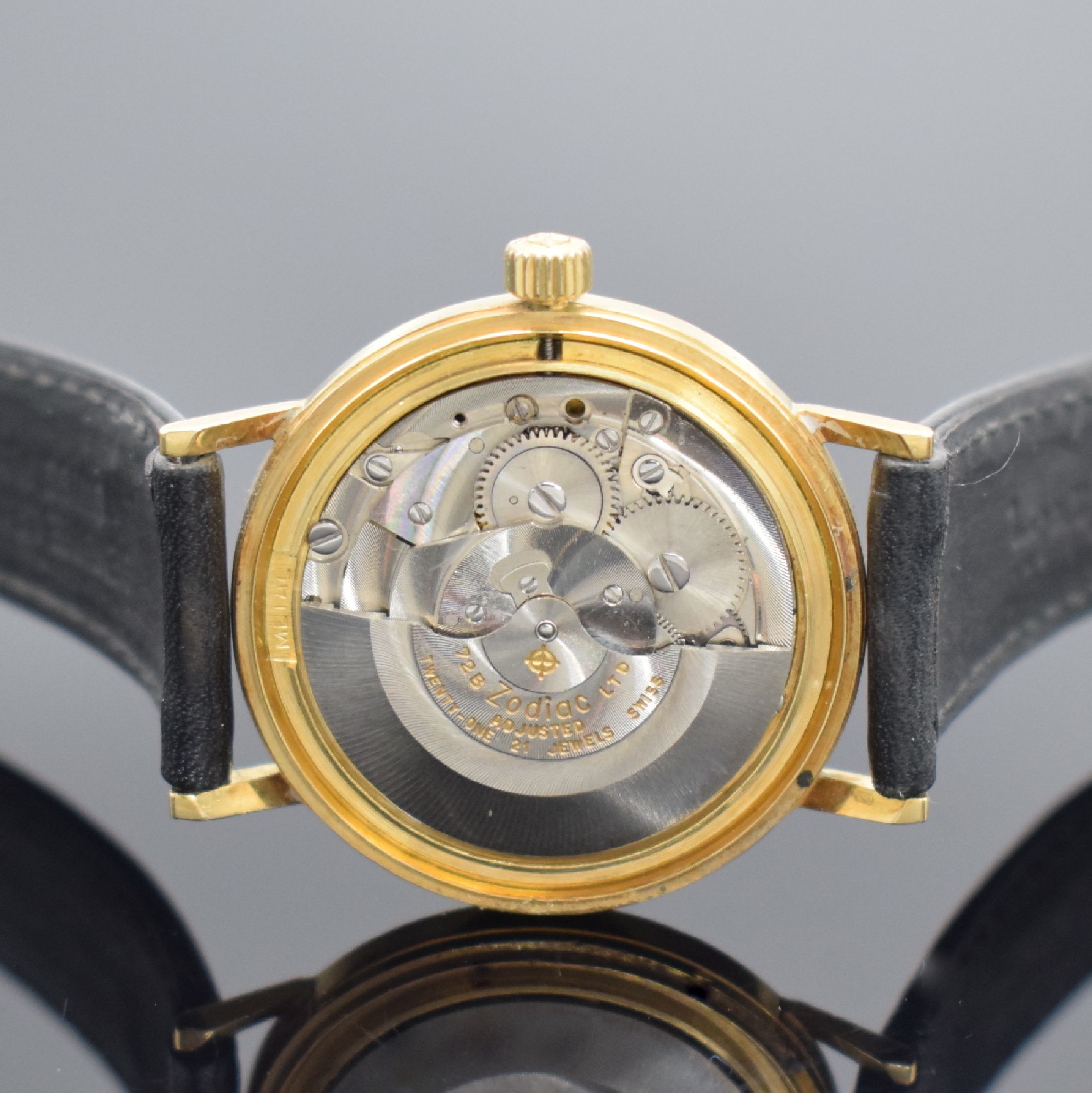 Detail d: ZODIAC Armbanduhr in GG 750/000, Schweiz um 1965, Automatik, 2-tlg. Geh., Boden aufgedr., gold. Zifferbl. m. aufges. gold. Indizes, Datum b. 3, rhod. ...