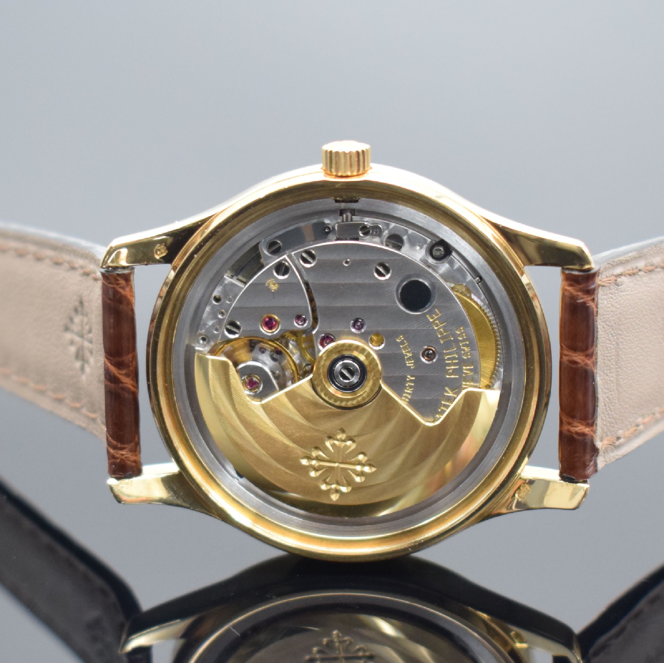 Detail f: PATEK PHILIPPE Calatrava Ref. 3998J in GG 750/000, Schweiz lt. orig. Zertifikat verk. 1999, Automatik, 2-tlg. Geh., Boden verschr., orig. Lederband ...