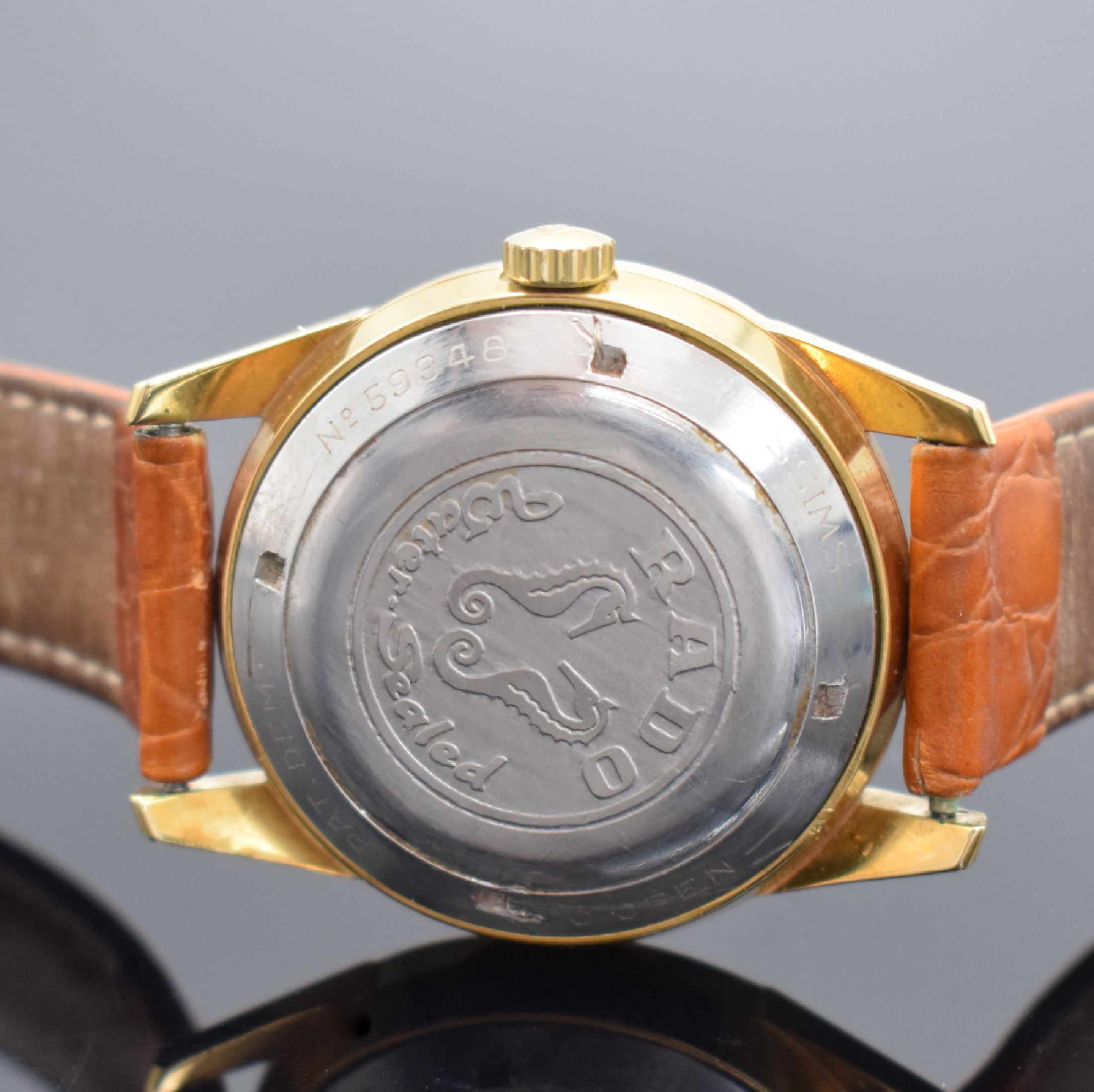 Detail d: RADO 2 vergoldete Armbanduhren, Schweiz um 1960/1975, Automatik, 1. Starliner, Stahlboden m. Bajonette-Verschluß, silb. Zifferbl., Datum b. 3, vern. ...