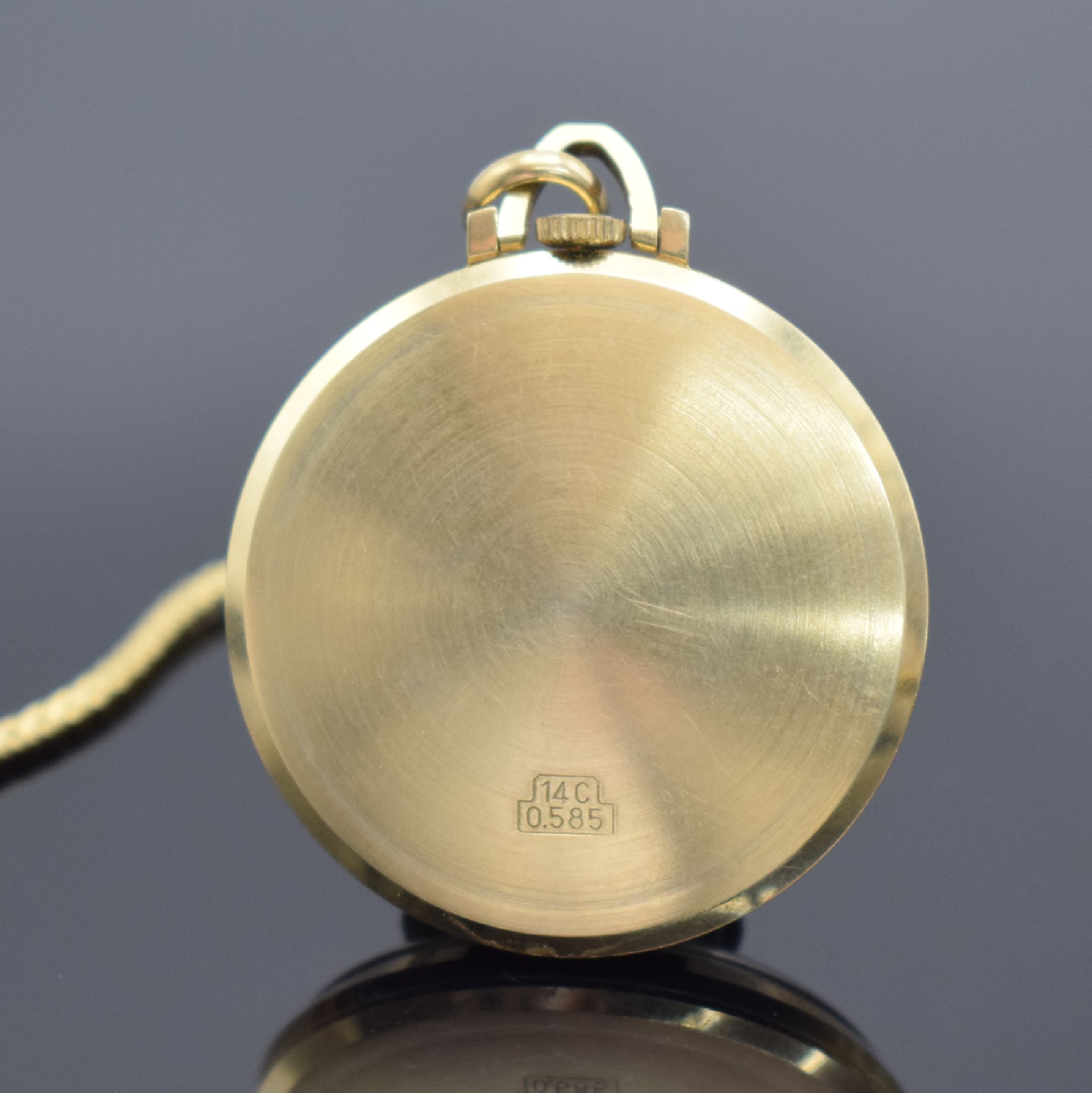 Detail b: 2 Golduhren in GG 585/000 & 333/000, Schweiz/ Deutschland um 1965, 1. Frackuhr in GG 585/000 an verg. Kette, silb. Zifferbl., vern. Werk Kal. ETA ...