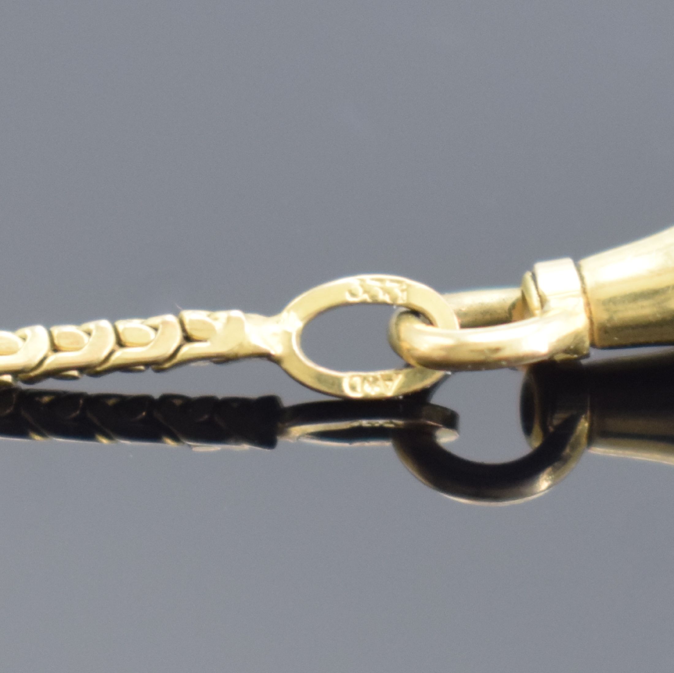 Detail c: 2 Golduhren in GG 585/000 & 333/000, Schweiz/ Deutschland um 1965, 1. Frackuhr in GG 585/000 an verg. Kette, silb. Zifferbl., vern. Werk Kal. ETA ...