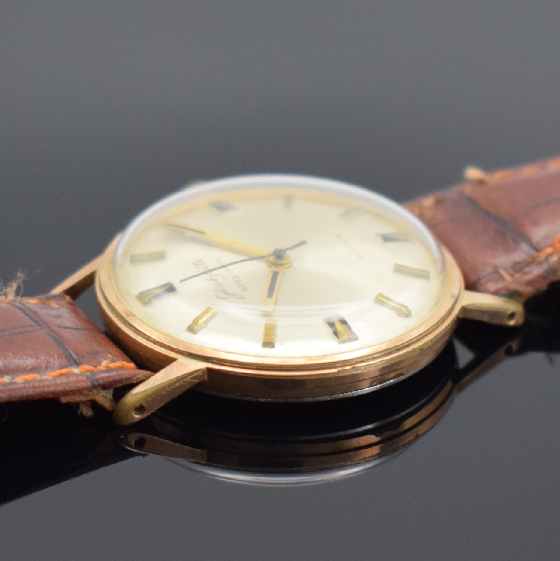 Detail b: GUB GLASHÜTTE Spezimatic Herrenarmbanduhr, DDR um 1970, Automatik, verg. Geh. m. aufgedr. Stahlboden, silb. Zifferbl. m. gold. Indizes, vern. Werk ...