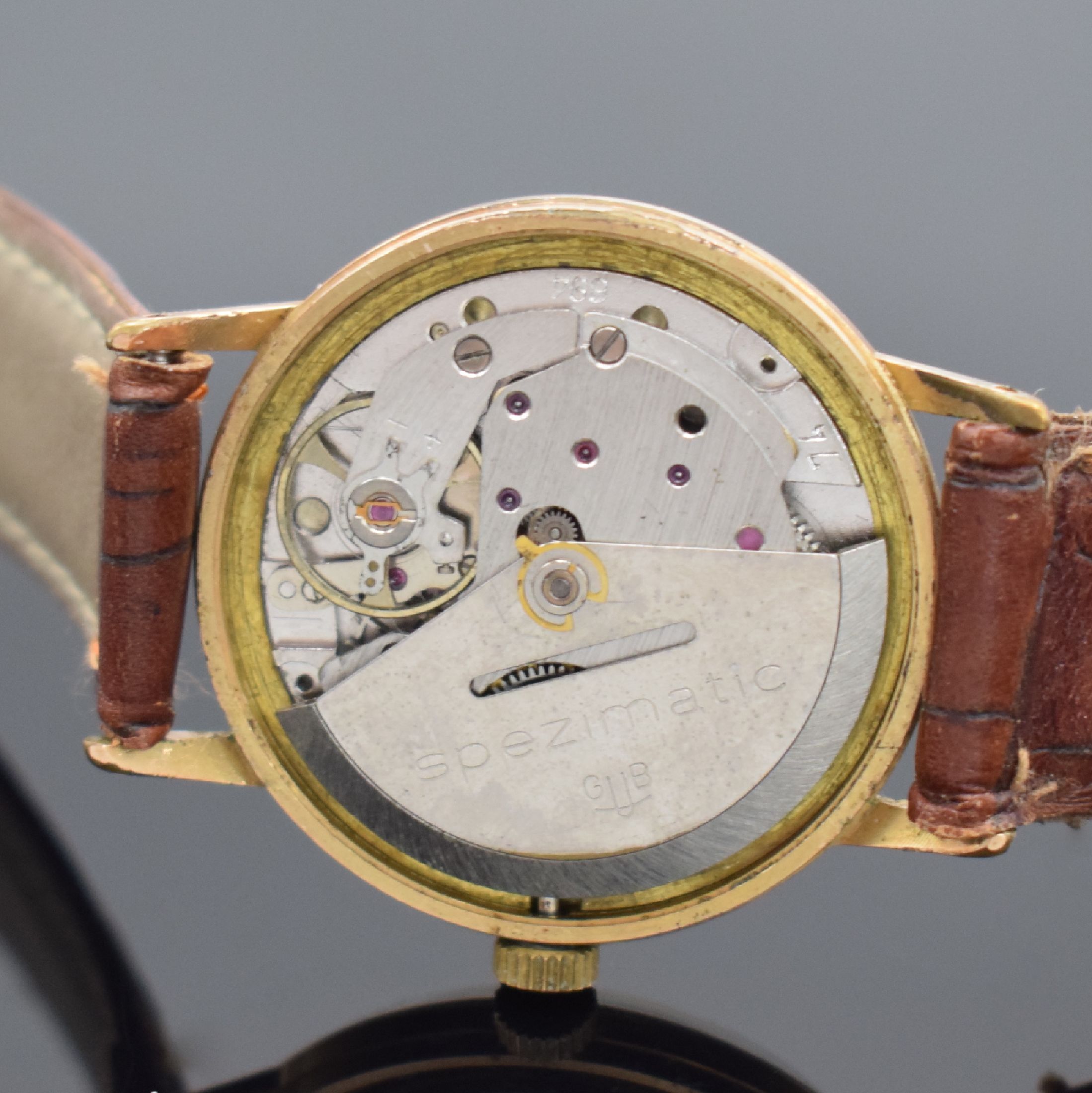 Detail e: GUB GLASHÜTTE Spezimatic Herrenarmbanduhr, DDR um 1970, Automatik, verg. Geh. m. aufgedr. Stahlboden, silb. Zifferbl. m. gold. Indizes, vern. Werk ...