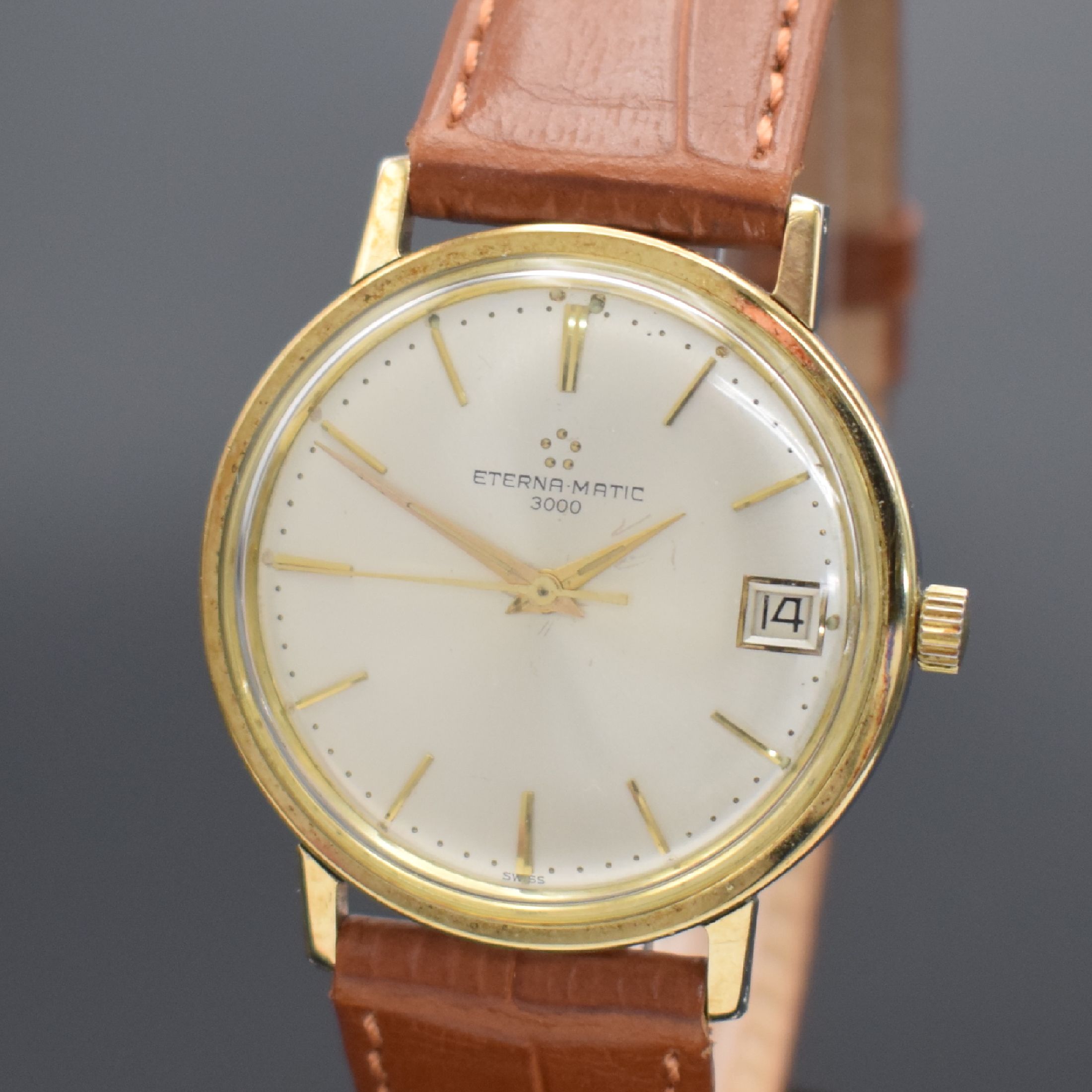 Detail i: ETERNA-MATIC 2 Herrenarmbanduhren, Schweiz um 1970, Automatik, 1. Ref. 346T, verschr. Stahlgeh. m. Goldhaube, silb. Zifferbl., gold. Indizes & ...