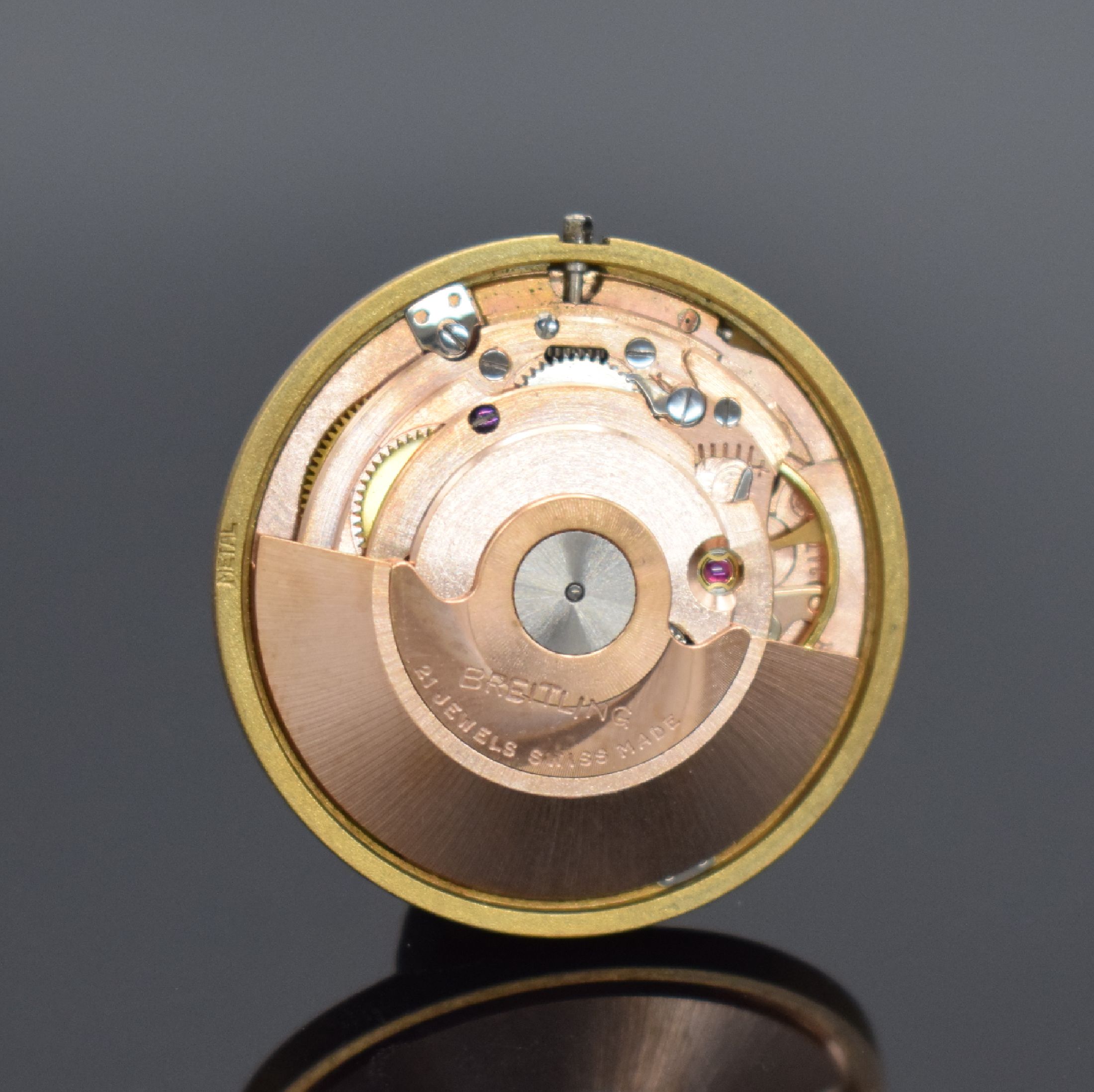 Detail e: BREITLING Referenz 2614 Herrenarmbanduhr in GG 750/000, Schweiz um 1965, Automatik, Monocoque-Geh., rückseitig sign., gold. Zifferbl., gold. Indizes ...