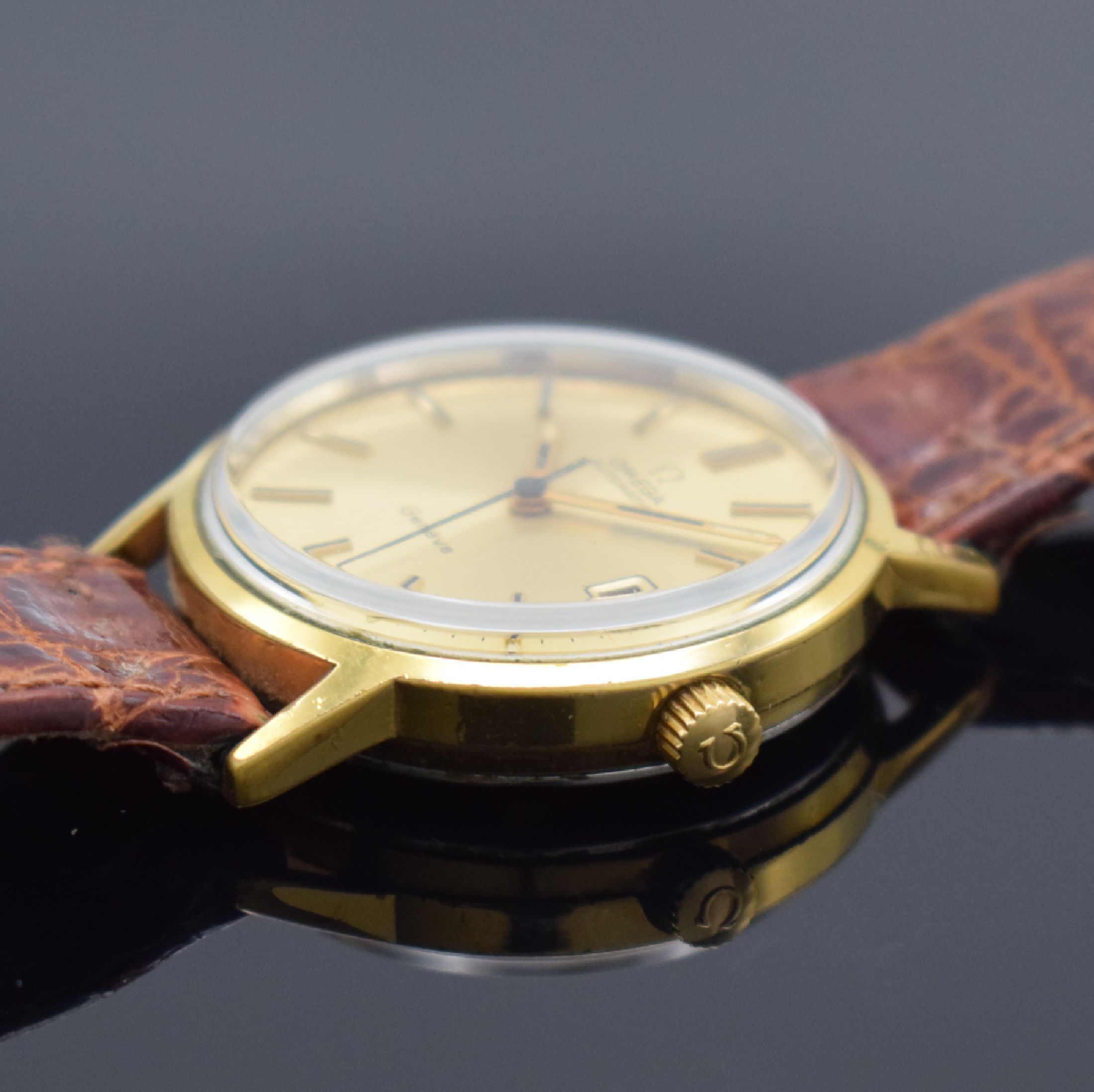 Detail b: OMEGA Geneve Herrenarmbanduhr, Schweiz um 1973, Automatik, verg. Geh. m. verschr. Stahlboden Ref. 1660163, orig. Glas & Krone, gold. Zifferbl., ...