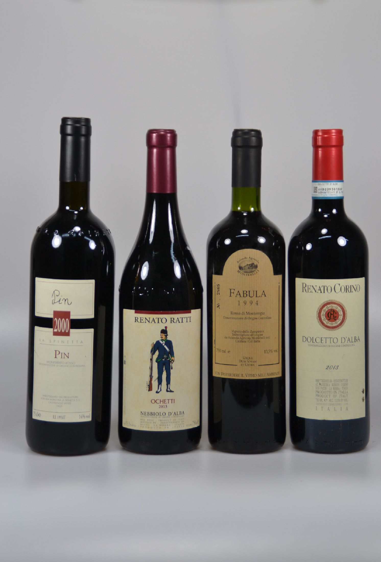 4 Flaschen: 2013 Renato Ratti, Ochetti, Nebbiolo D Alba, 750ml, 13,5% Vol.; 1994 Fabula, Montebelli, Rosso di Monteregio, 750ml, 13,5% Vol.; 2013 ...