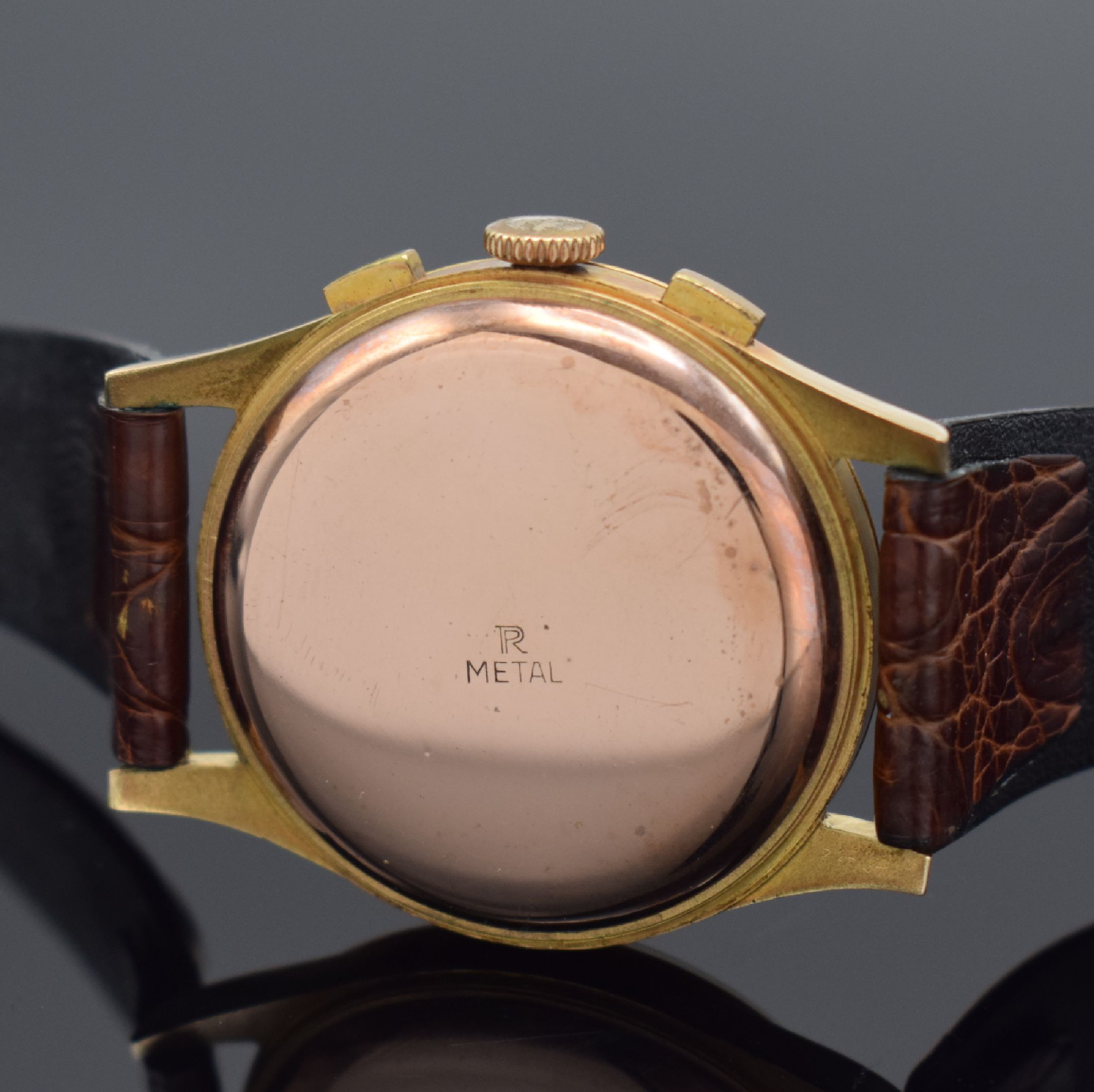 Detail d: BRITIX / Chronographe Suisse Herrenarmbanduhr mit Chronograph in RG 750/000, Schweiz um 1950, Handaufzug, 3-teil. Geh., Boden & Glasrand aufgedr., ...