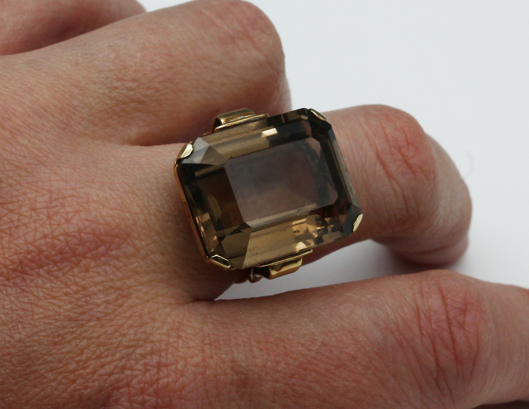 Detail a: 14 kt Gold Rauchquarz-Schmuckset, GG 585/000, best. aus: Anhänger und Ring, je mit Rauchquarz im Treppenschliff, RW 57, Anhänger ca. 3 x 2 cm
