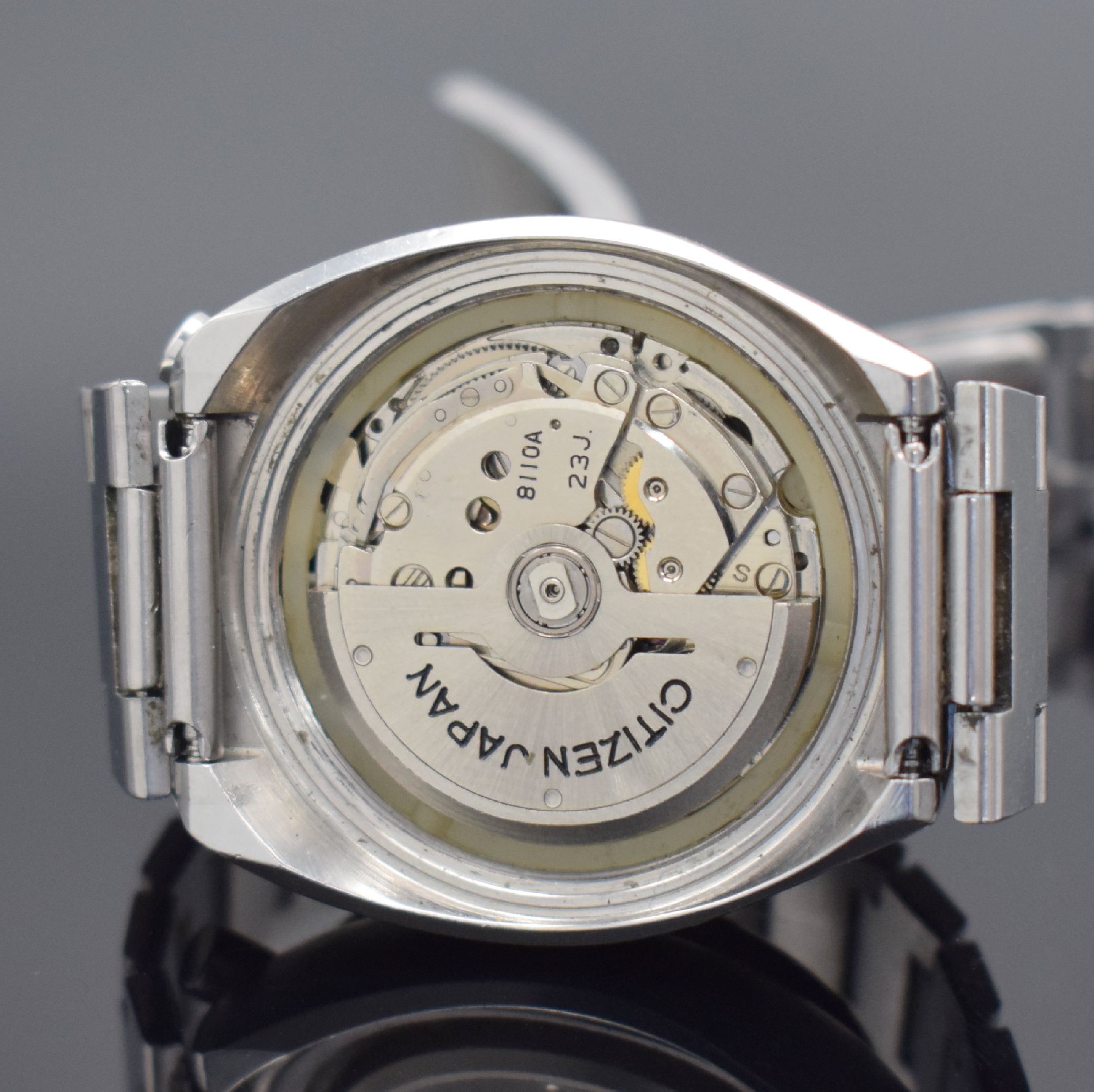 Detail e: CITIZEN Armbandchronograph mit Fly-Back sog. Bullhead, Japan um 1970, Automatik, Ref. 4- 901177 Y, Stahl-Geh., Boden geschr., orig. Krone, orig. ...