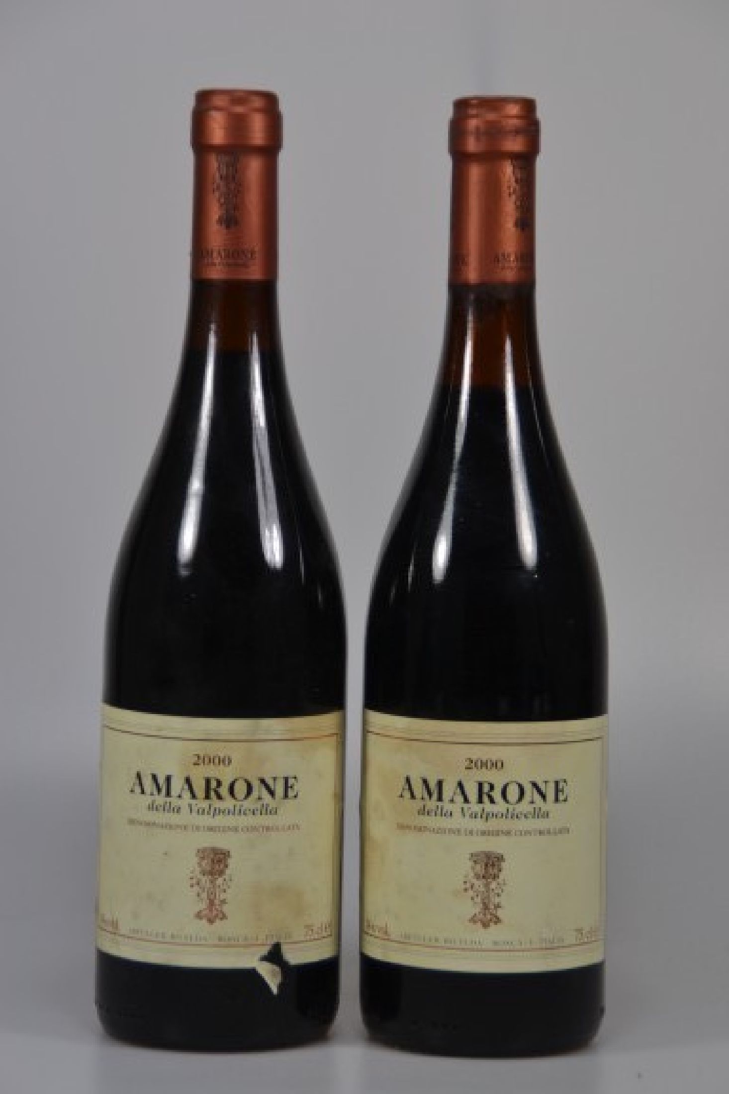 4 Flaschen, 2000, Amarone della Valpolicella , 750ml, 14%Vol., 3x into Neck/1x Top Shoulder, Etiketten best. bzw. l. stockfleckig, unverkostet