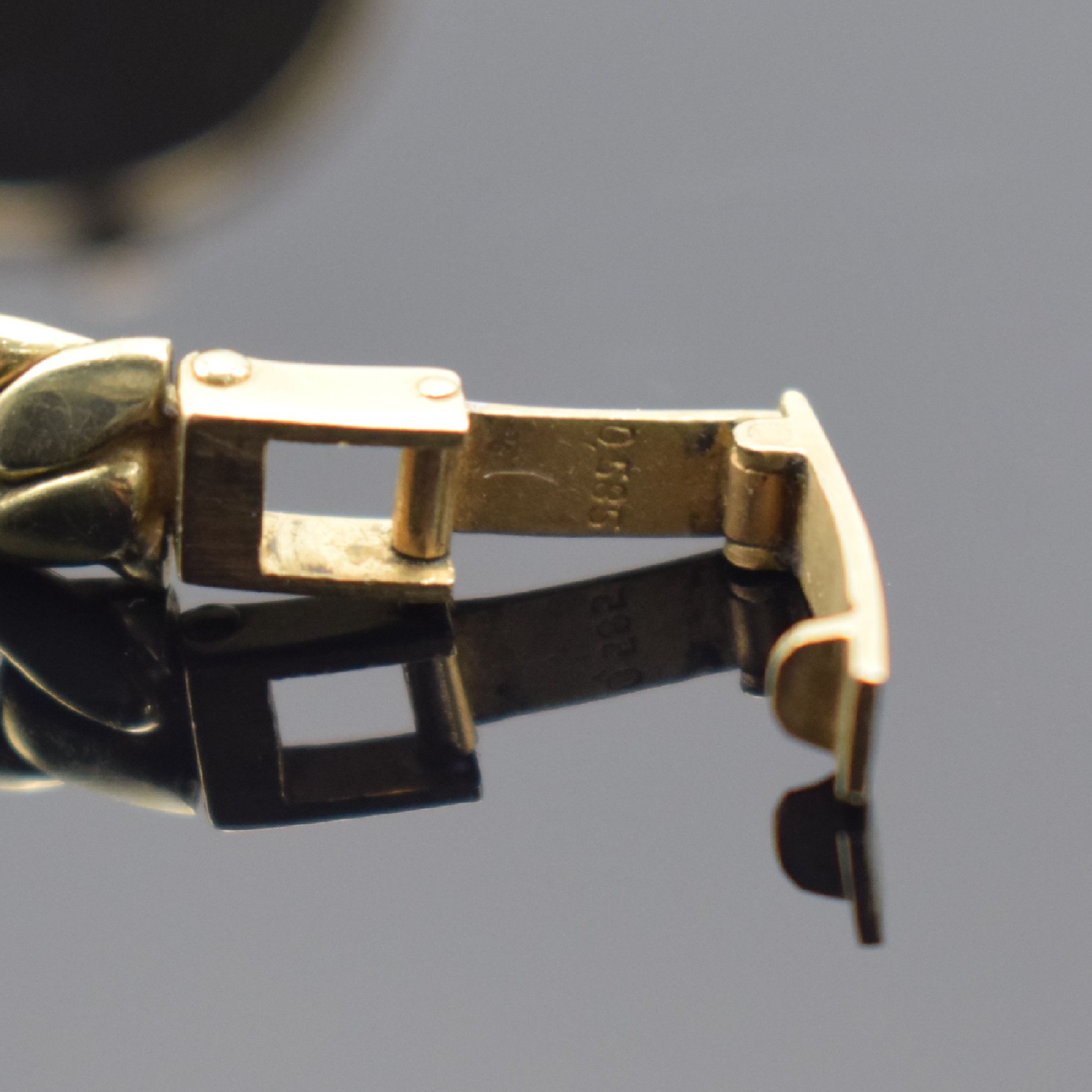Detail d: REGENT bauer Damenarmbanduhr in GG 585/000 mit Diamantbesatz, Schweiz um 1980, quarz, Boden aufgedr., Lünette wie Band teilw. m. Diamanten bes., ...