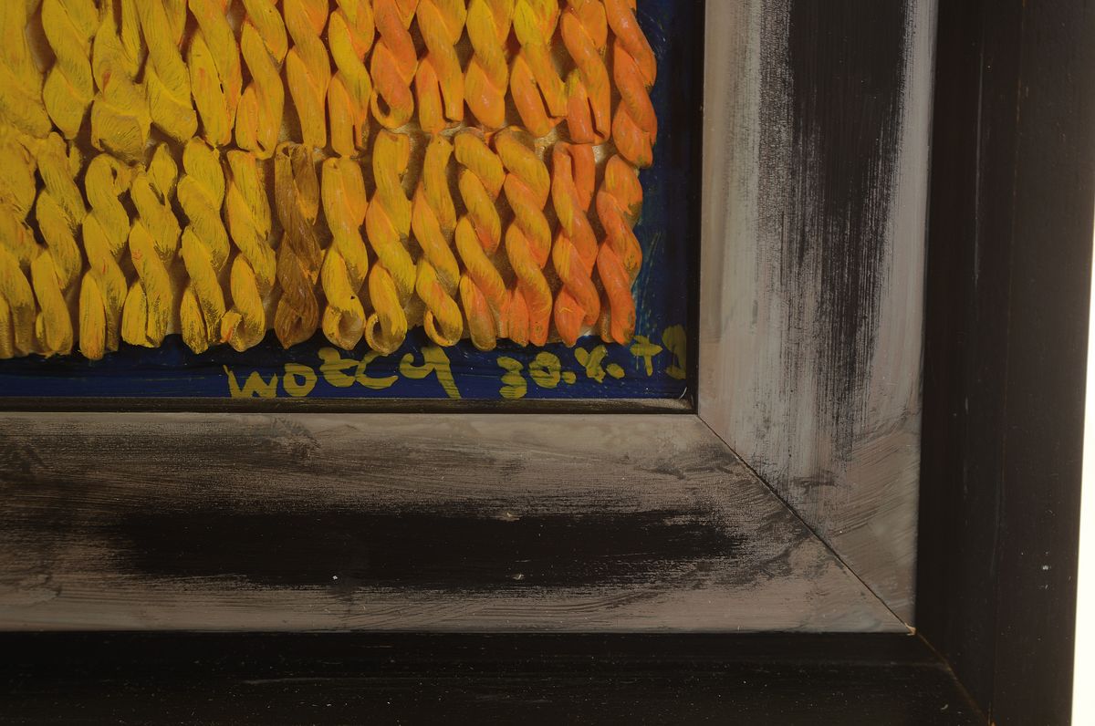 Detail a: Wozcq, zeitgen. Künstler, dat. 28.XI.79, CK8, so rückseitig betitelt, moderne Collage mit Öl und Acryl, Kunststoffen, Schaumstoff, goldfarben ...