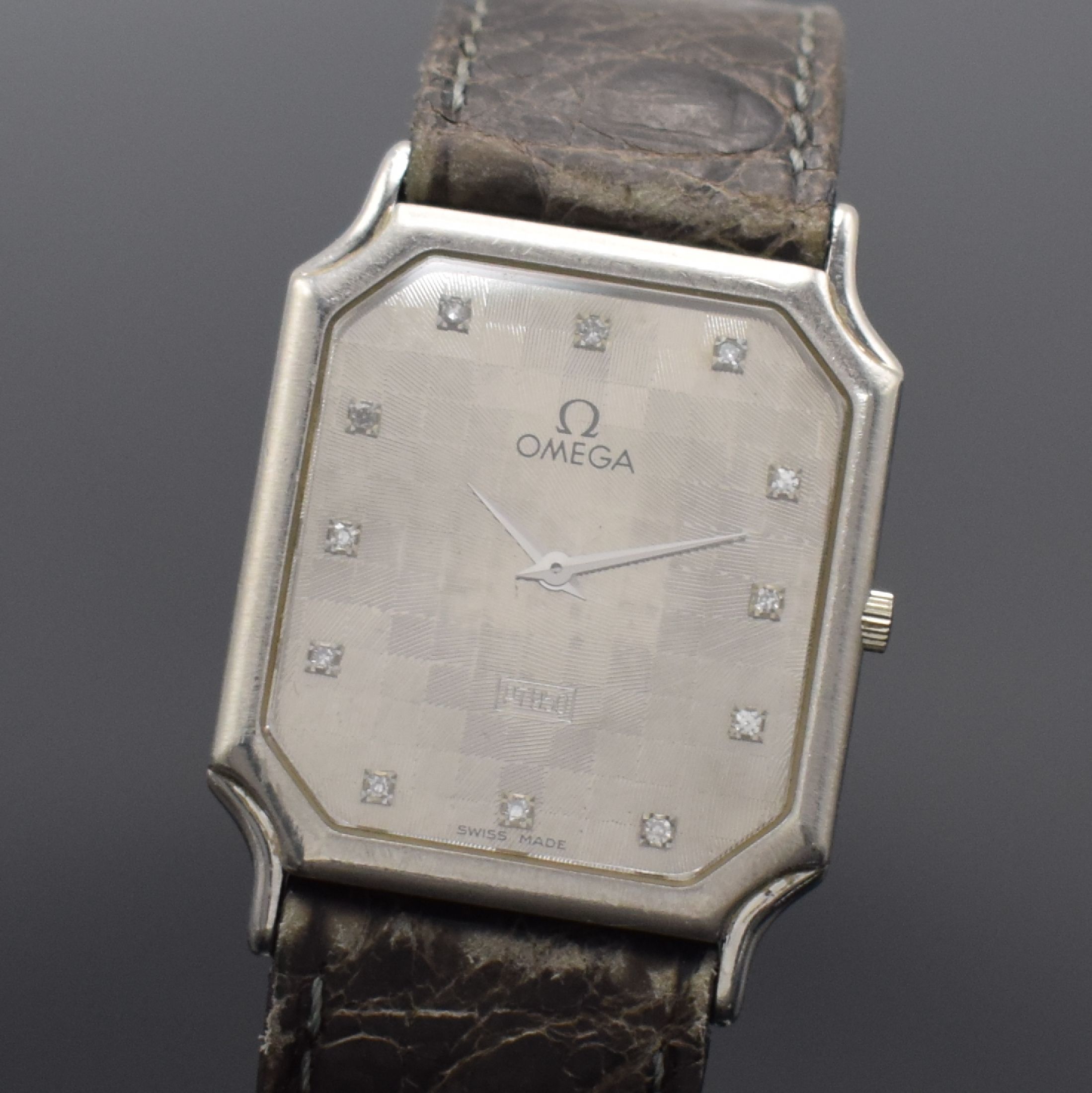Detail a: OMEGA seltene Armbanduhr Referenz 191923 BZ in Platin, Schweiz um 1985, quarz, 2-teil. Platingeh., Boden 4-fach verschr., orig. Lederband m. orig. WG ...