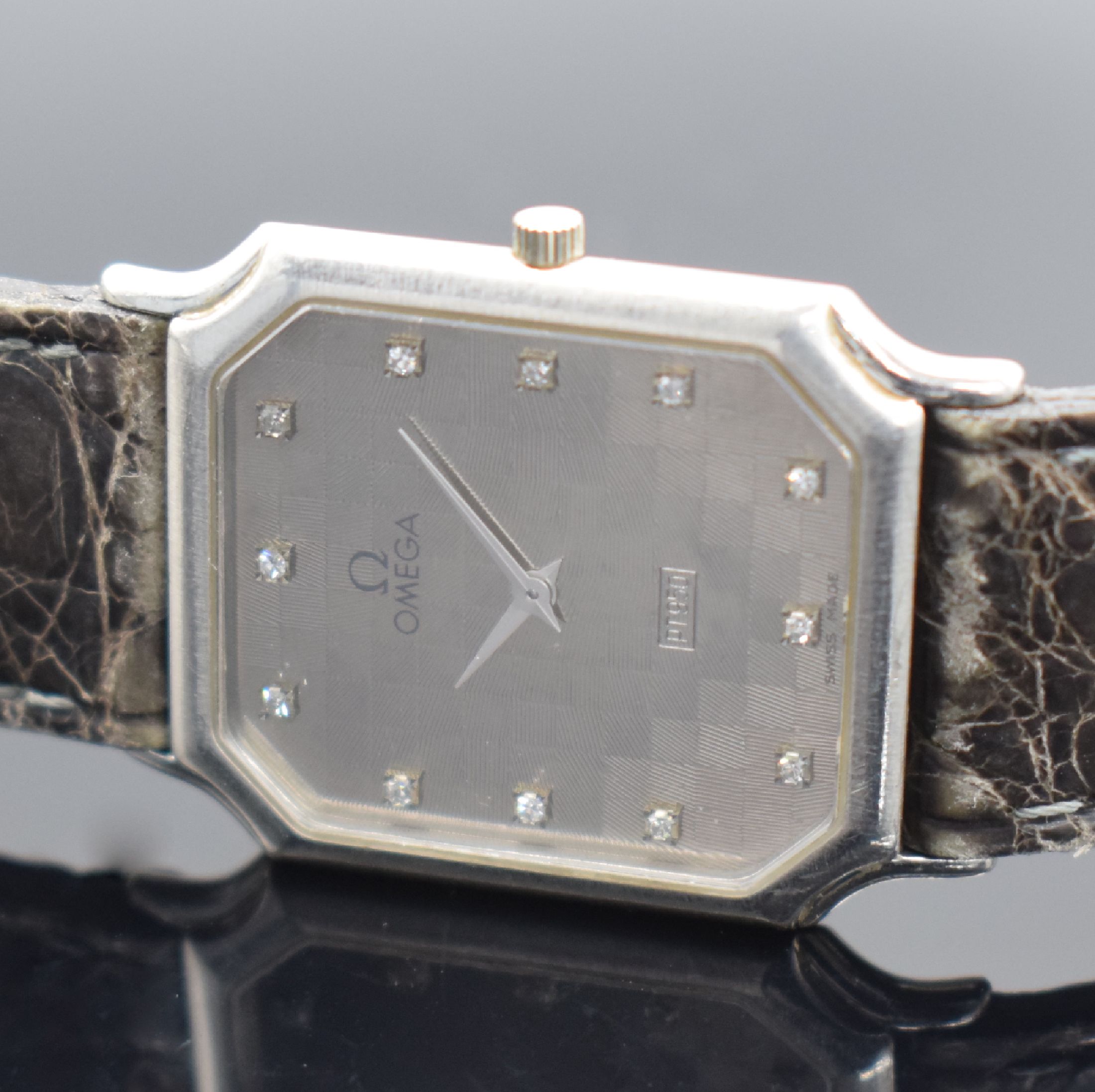Detail d: OMEGA seltene Armbanduhr Referenz 191923 BZ in Platin, Schweiz um 1985, quarz, 2-teil. Platingeh., Boden 4-fach verschr., orig. Lederband m. orig. WG ...
