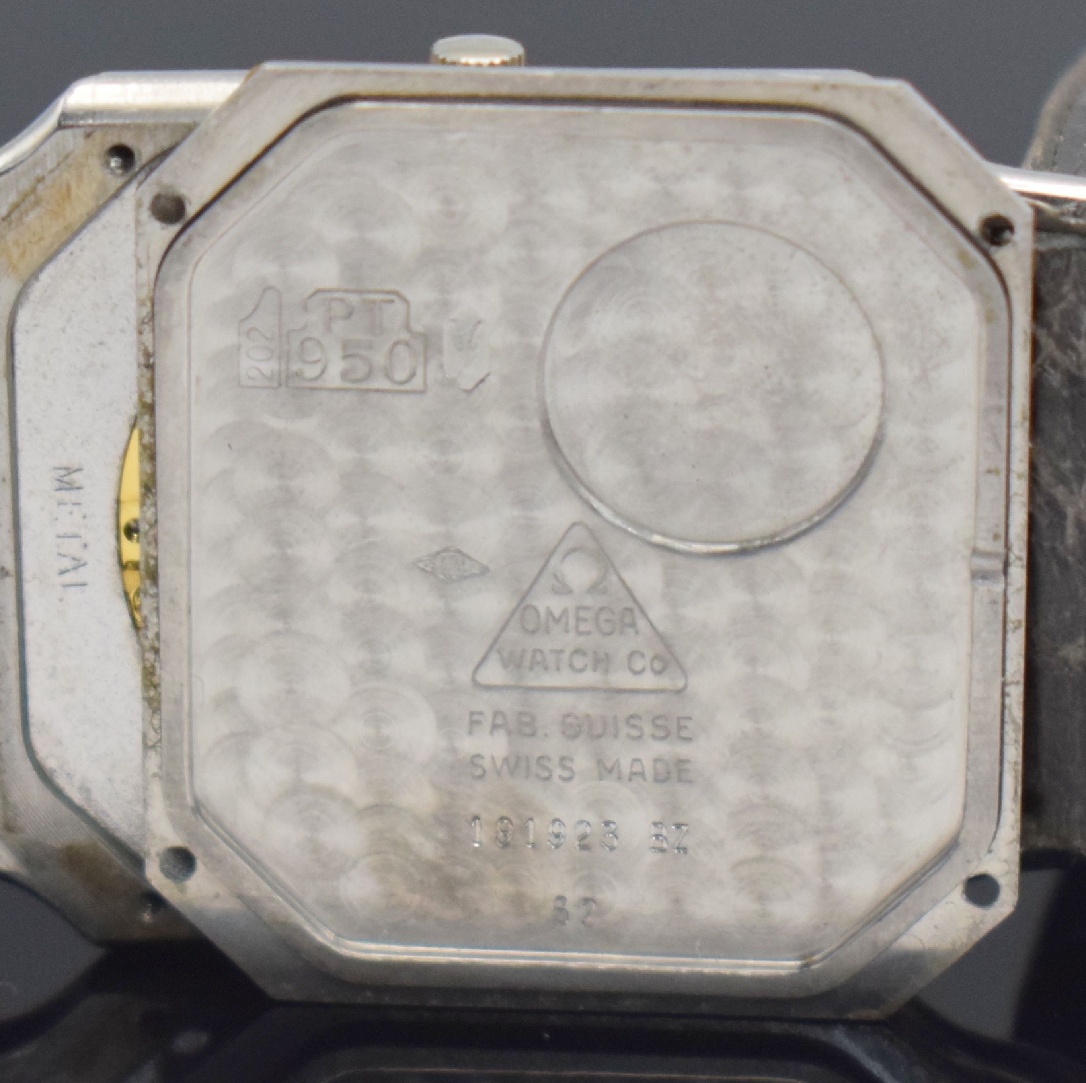Detail g: OMEGA seltene Armbanduhr Referenz 191923 BZ in Platin, Schweiz um 1985, quarz, 2-teil. Platingeh., Boden 4-fach verschr., orig. Lederband m. orig. WG ...