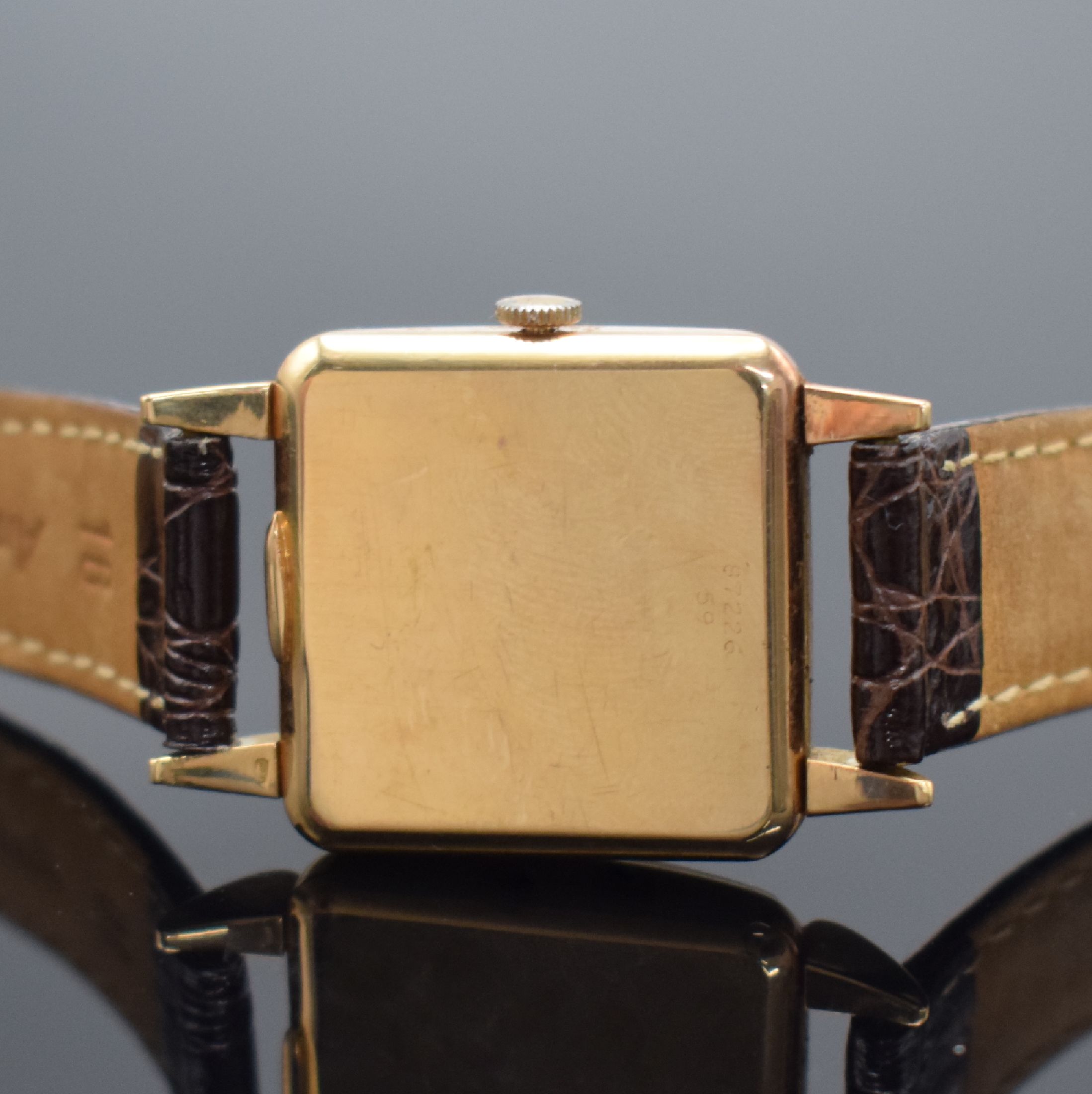 Detail c: CYMA Armbanduhr in RoseG 585/000, Handaufzug, Schweiz um 1950, 2-teil. Geh., Boden aufgedr., bet. Bandanst., lachsfarb. Zifferbl., Anz. v. Std., Min. ...