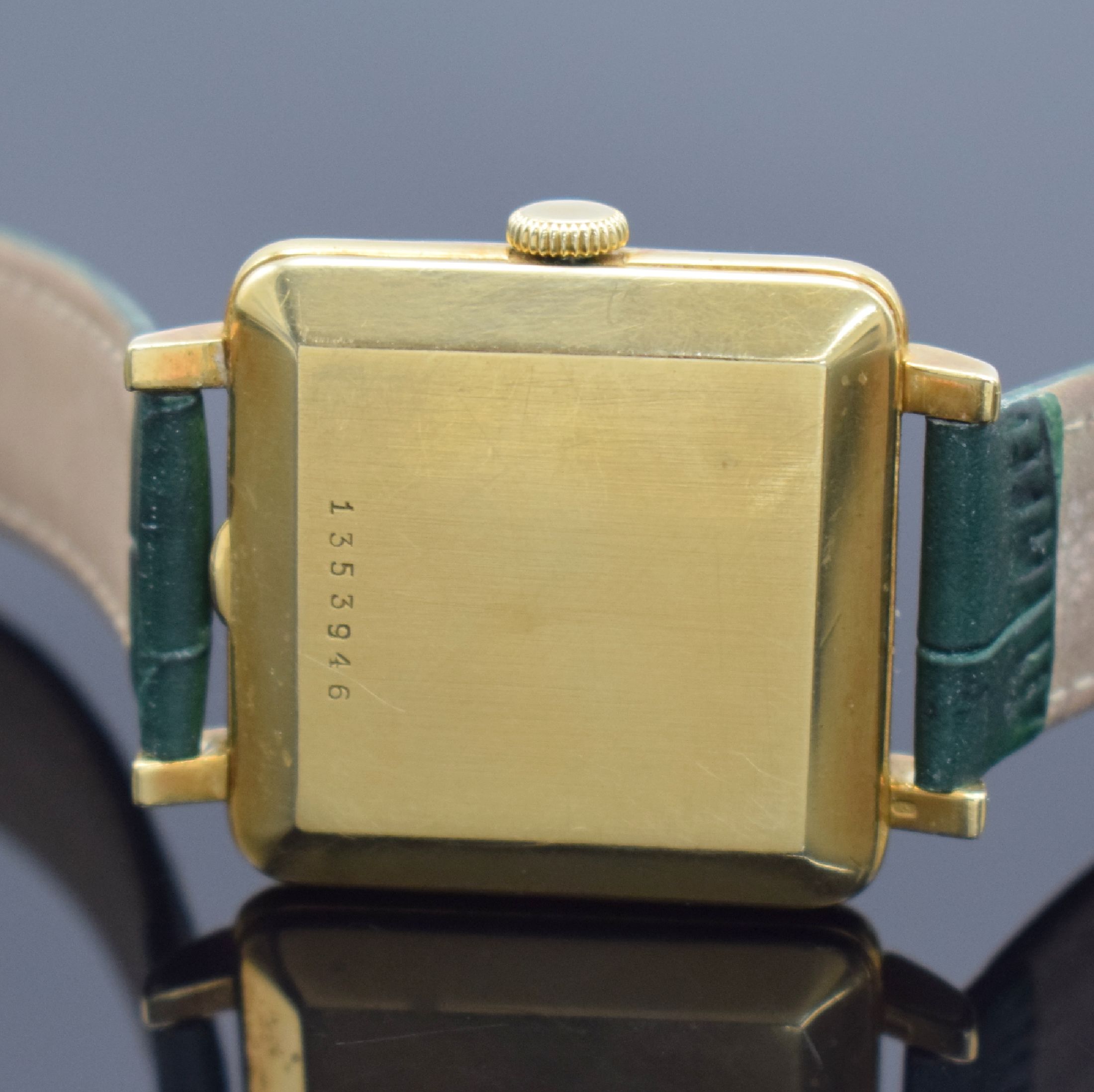 Detail c: IWC quadratische Herrenarmbanduhr in GG 750/000, Schweiz um 1953, Automatik, Boden aufgedr., silb. Zifferbl. rest., gold. Std. Ind. & Zeiger, Kal. ...