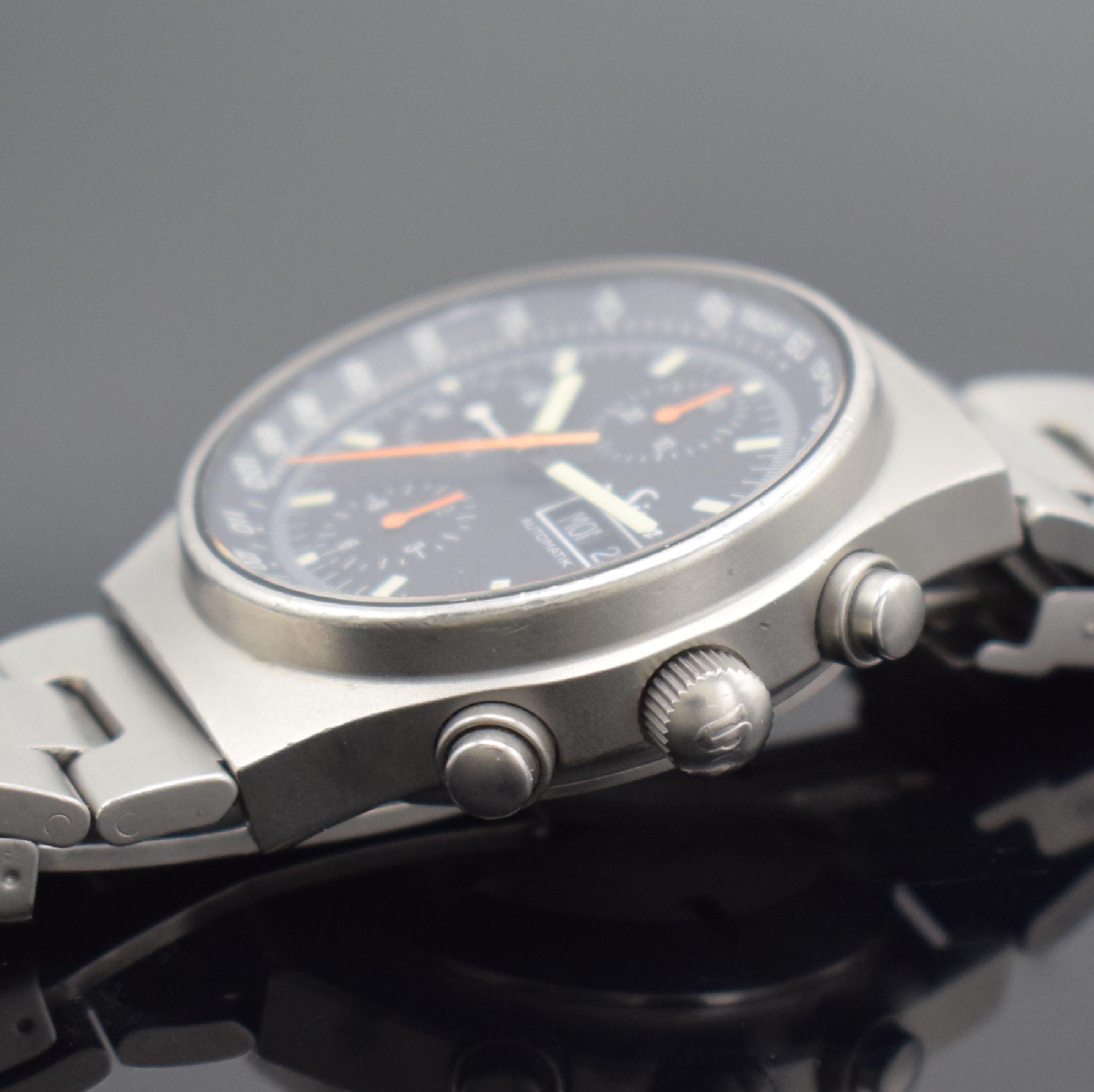 Detail c: SINN Herrenarmbanduhr mit Chronograph in Stahl, Schweiz um 1995, Automatik, matt. Edelstahlgeh. inkl. orig. Gliederband m. Faltschl., Boden & Krone ...