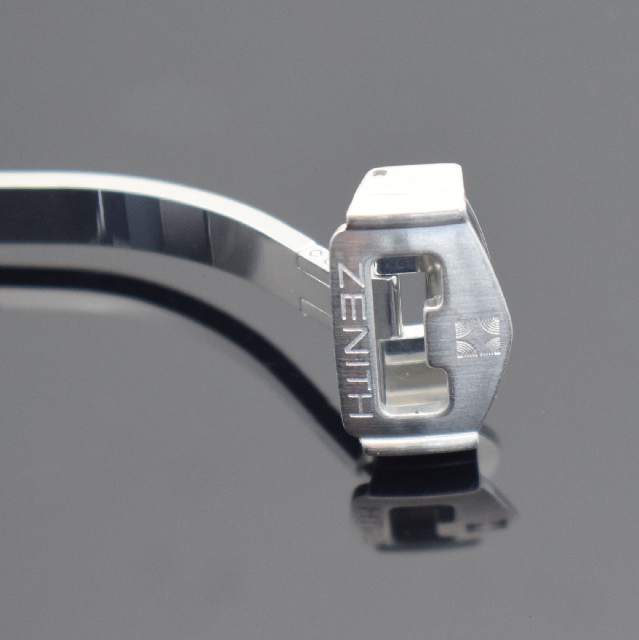 Detail c: ZENITH Stahlband für Modell Rainbow, Anstöße 20 mm, L. ca. 15,5 cm, in gebrauchsfähigem Zustand, zus. Faltschl. für Lederbänder anbei, EZ 2-3