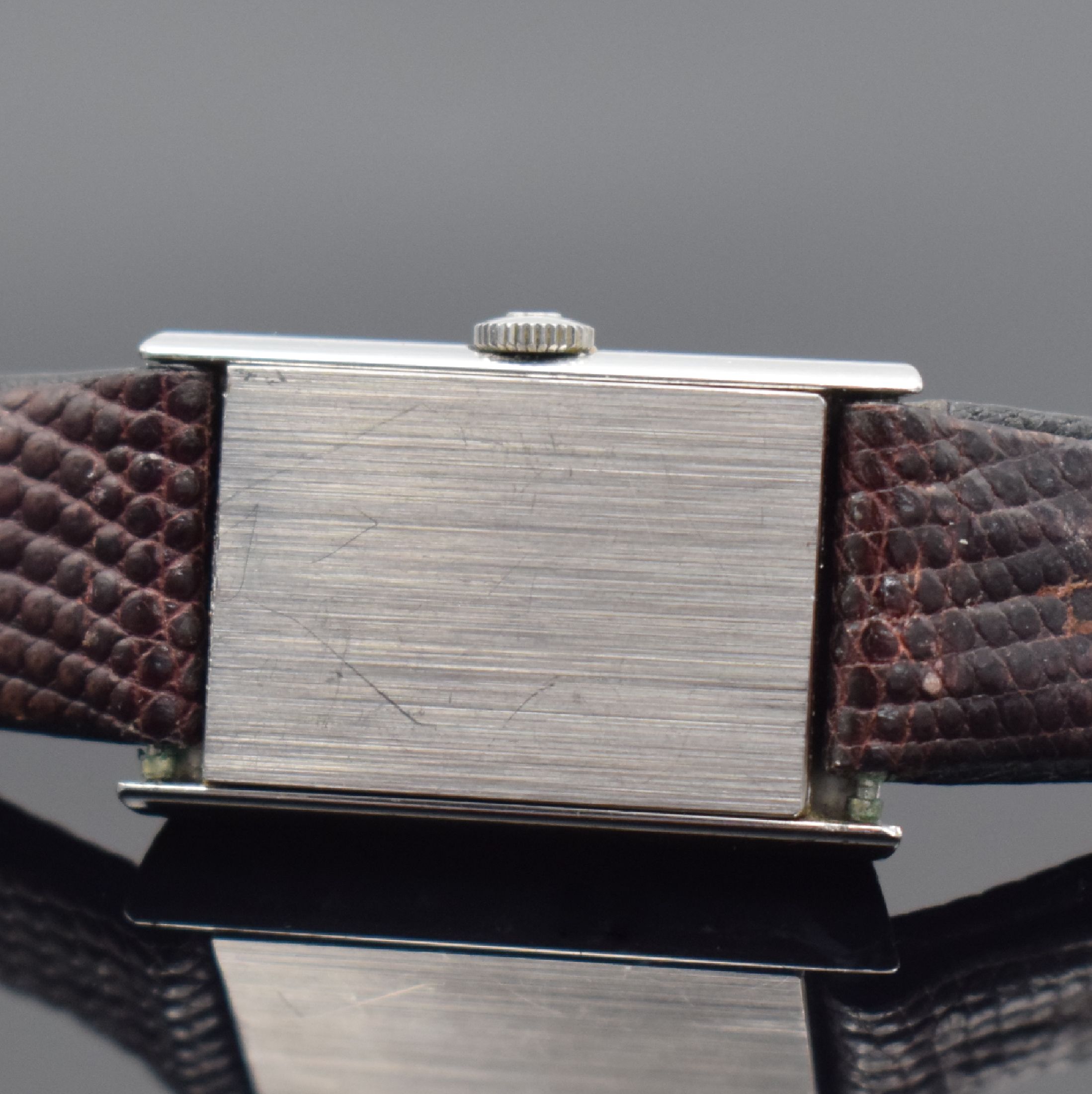 Detail c: OMEGA De Ville Armbanduhr in Edelstahl, Schweiz um 1973, Handaufzug, Ref. 511.0458, 2-teil. Geh., Boden aufgedr., silb. Duoton- Zifferbl., rotverg. ...