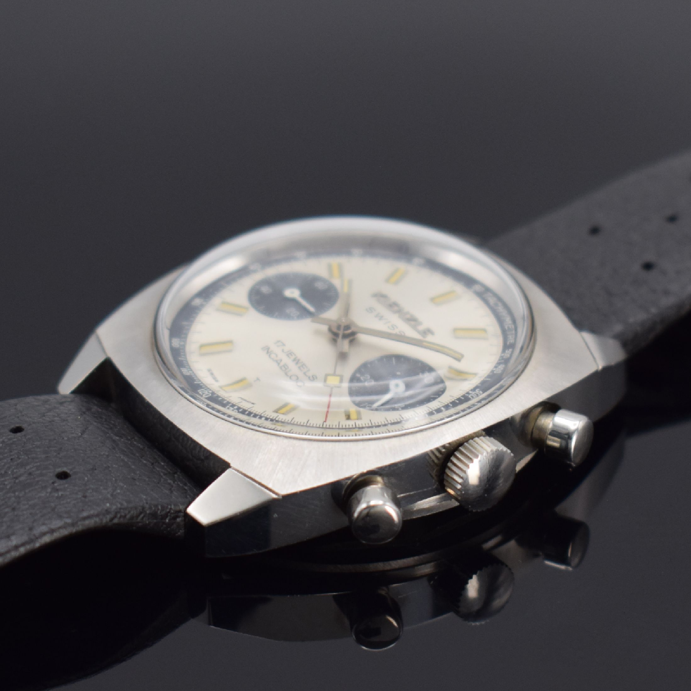 Detail b: KIENZLE gut erhaltene Herrenarmbanduhr mit Chronograph, Schweiz/Deutschland um 1968, Handaufzug, massives Stahlgeh., Boden geschr., Tropic-Band, ...