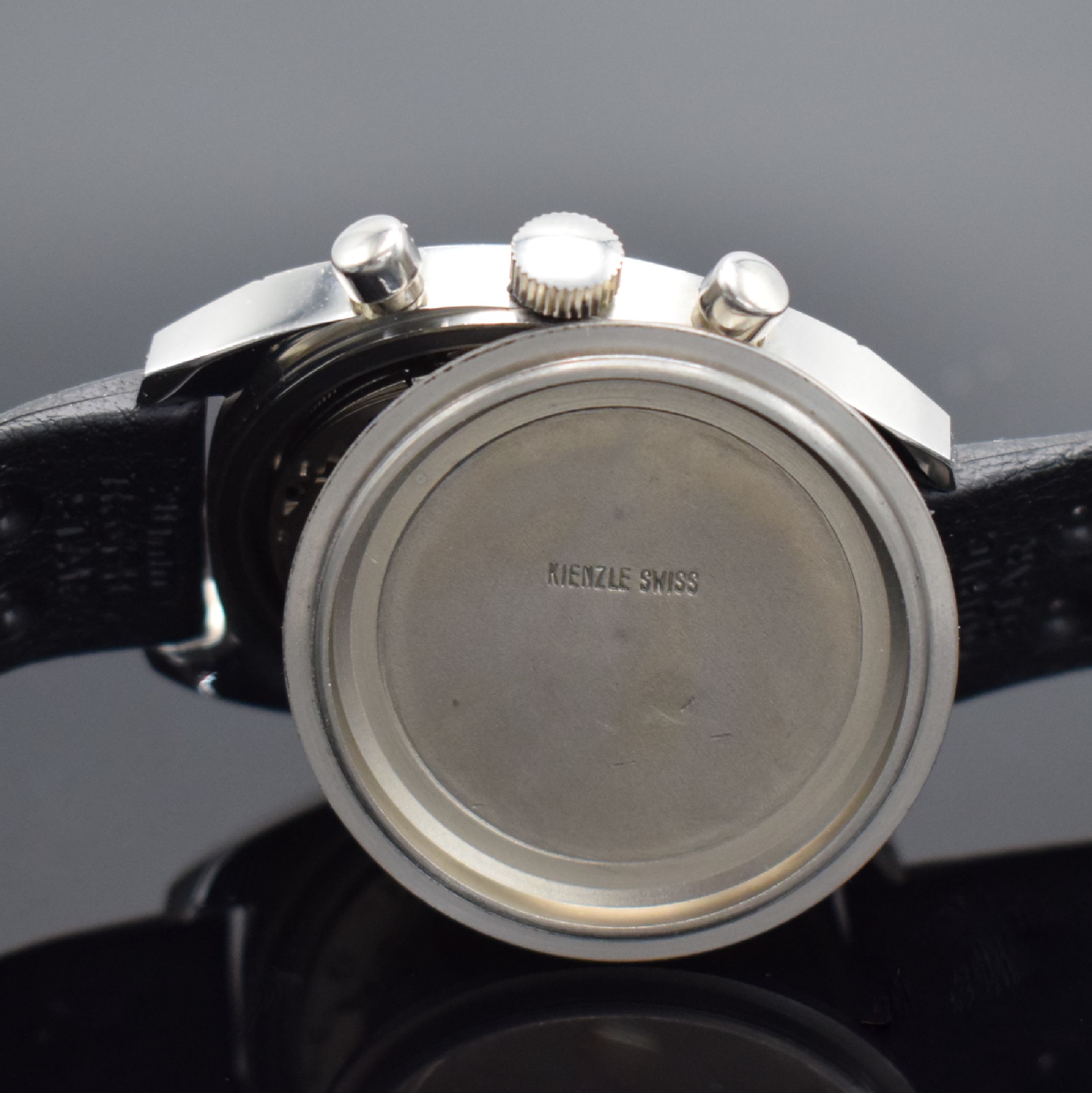Detail e: KIENZLE gut erhaltene Herrenarmbanduhr mit Chronograph, Schweiz/Deutschland um 1968, Handaufzug, massives Stahlgeh., Boden geschr., Tropic-Band, ...