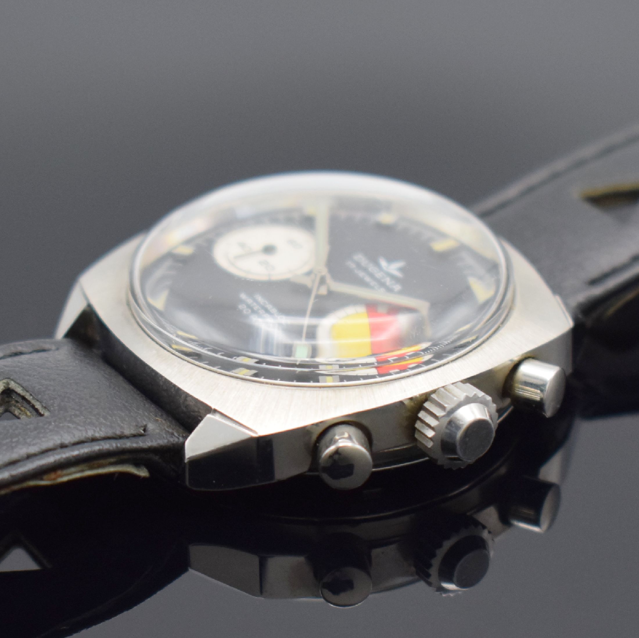 Detail b: DUGENA nahezu neuwertige Herrenarmbanduhr mit Chronograph, Schweiz um 1968, Handaufzug, Stahlgeh., Boden verschr., orig. Lederband, schwarzes ...
